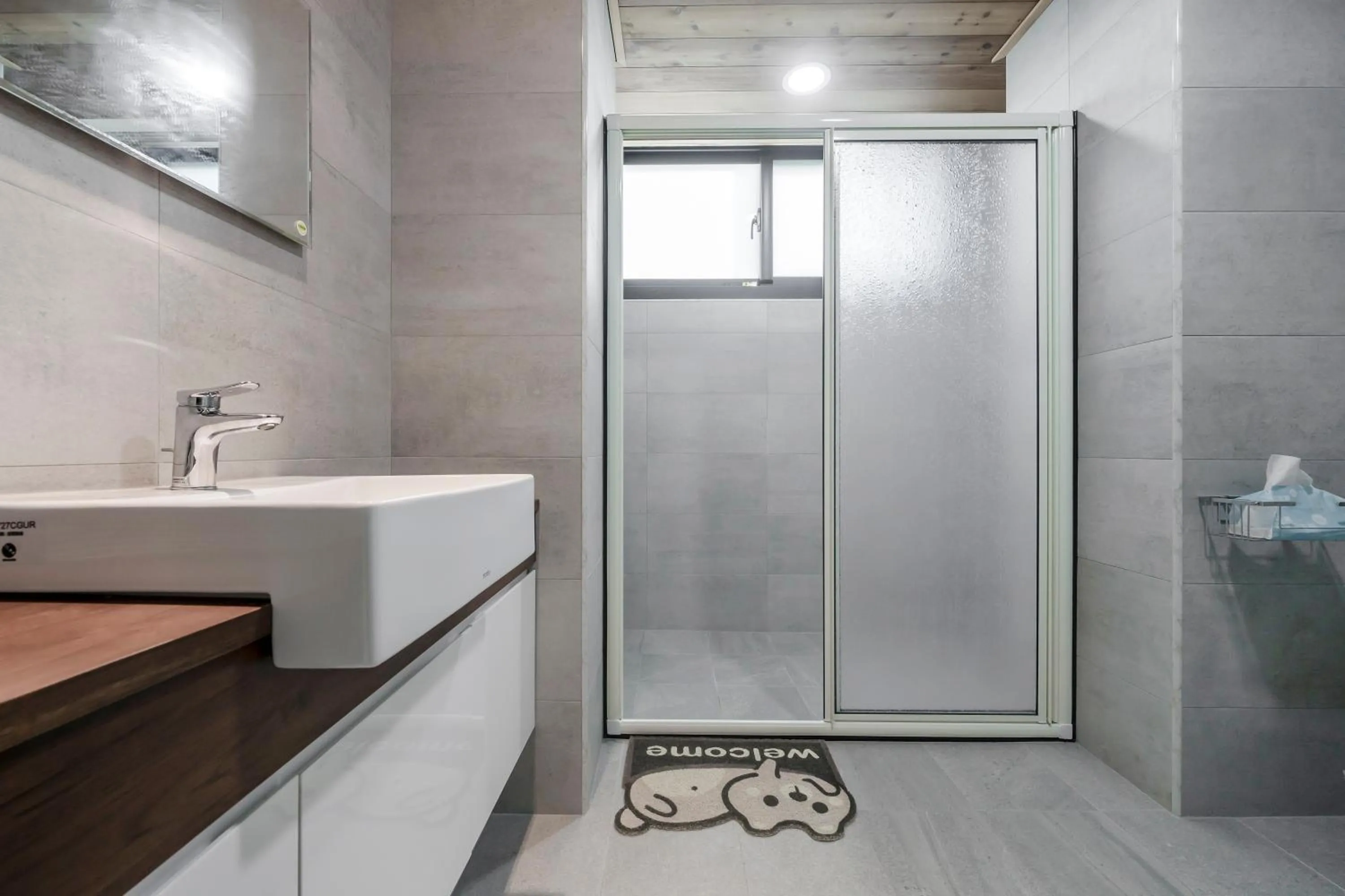 Shower in Hills Velleys