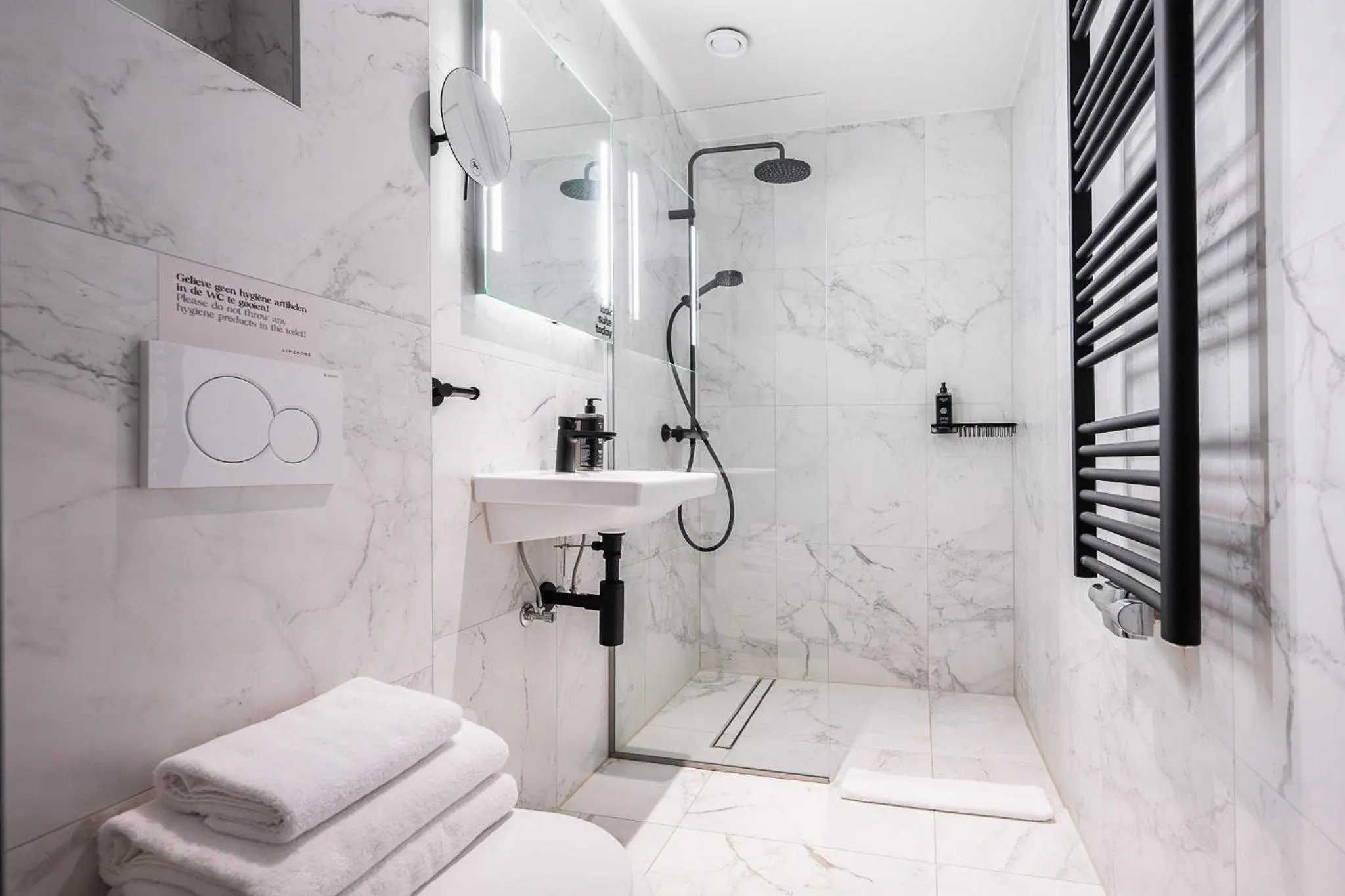 Shower in Limehome Amsterdam Leidsekruisstraat