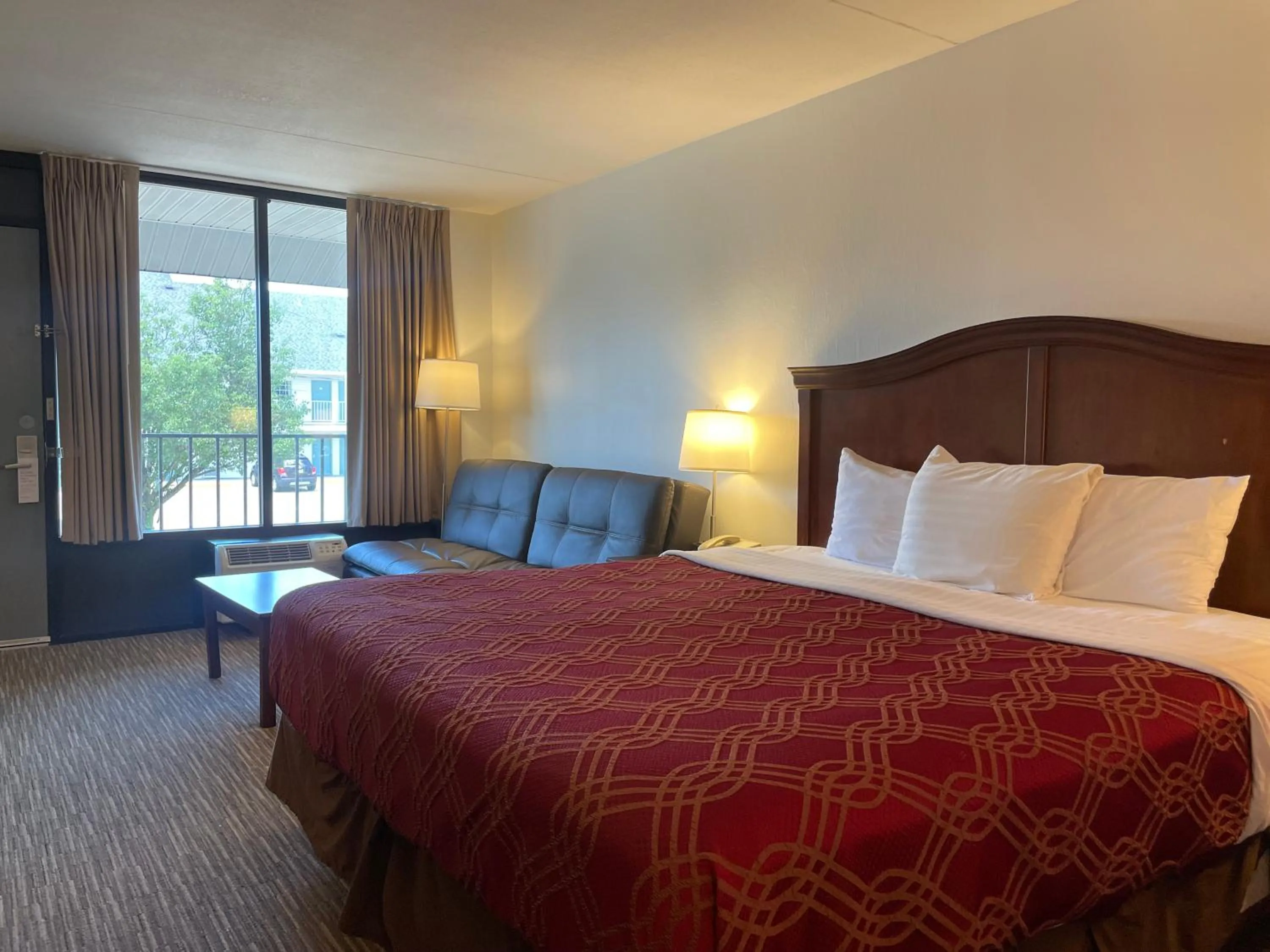 Bed in Ramada by Wyndham Branson Theatre District