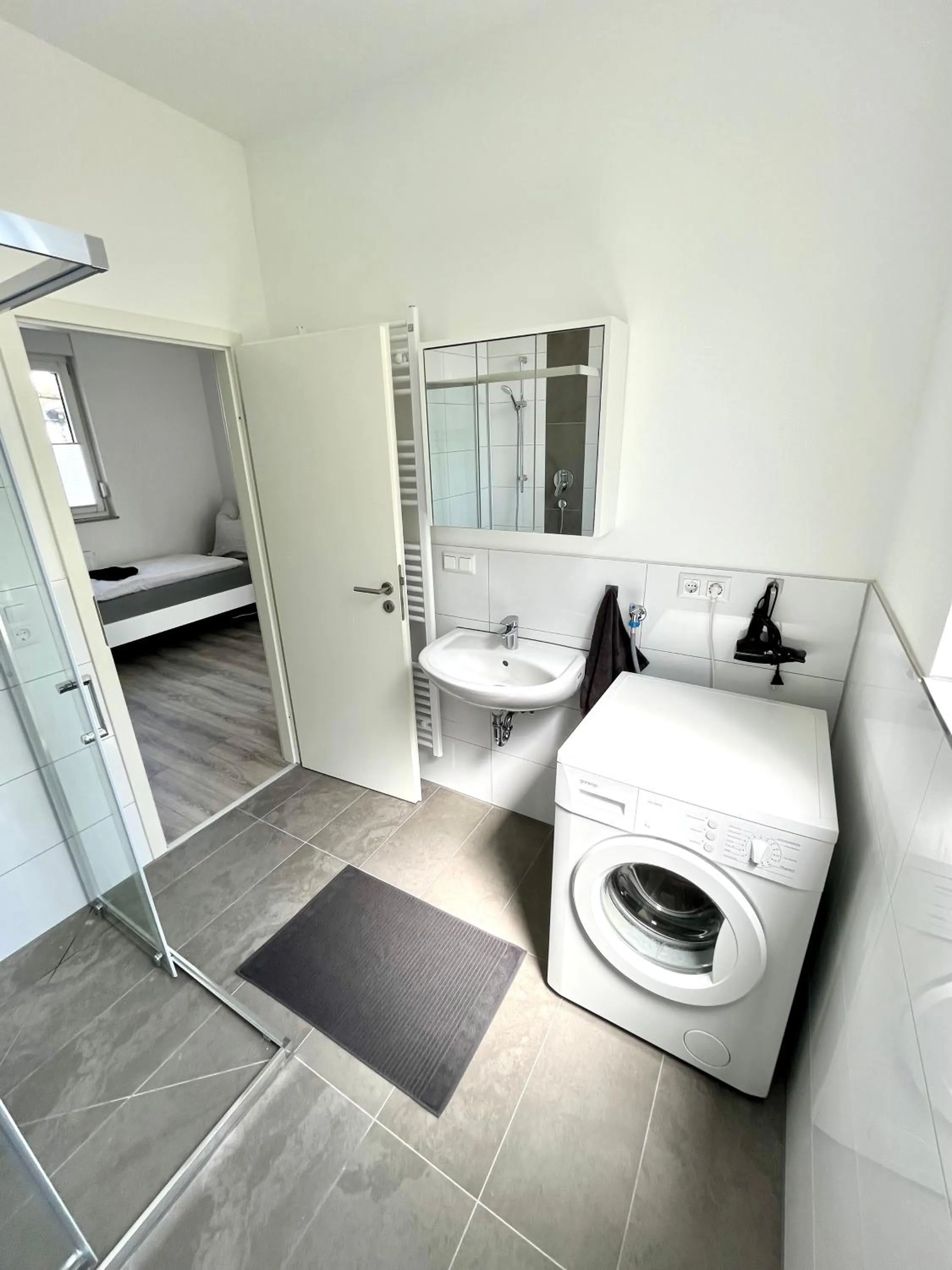 Toilet in Handwerker Wohnung - WLAN - Küche - Bad - bis zu 4 Personen