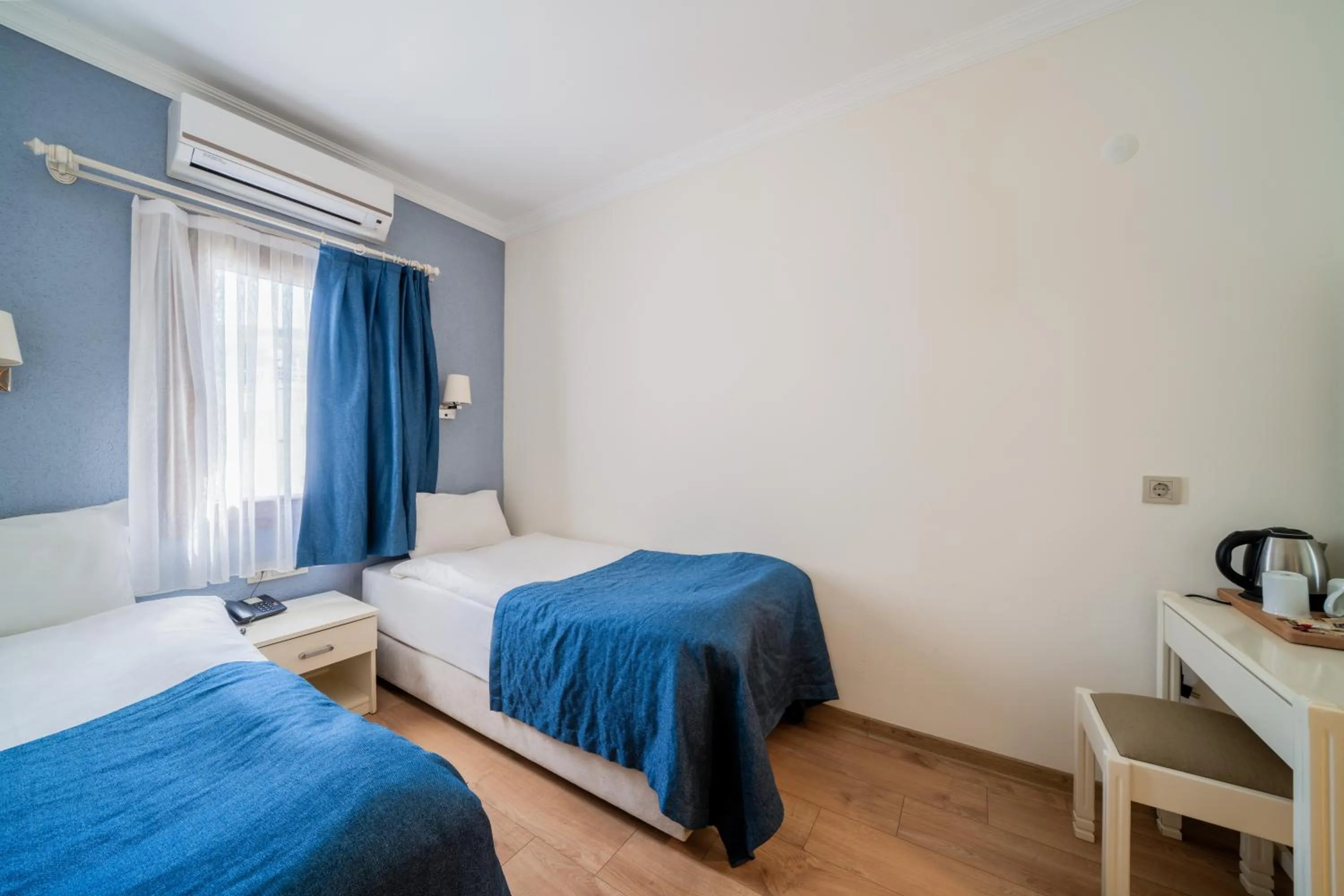 Photo of the whole room, Bed in Bodrum Gulet Otel