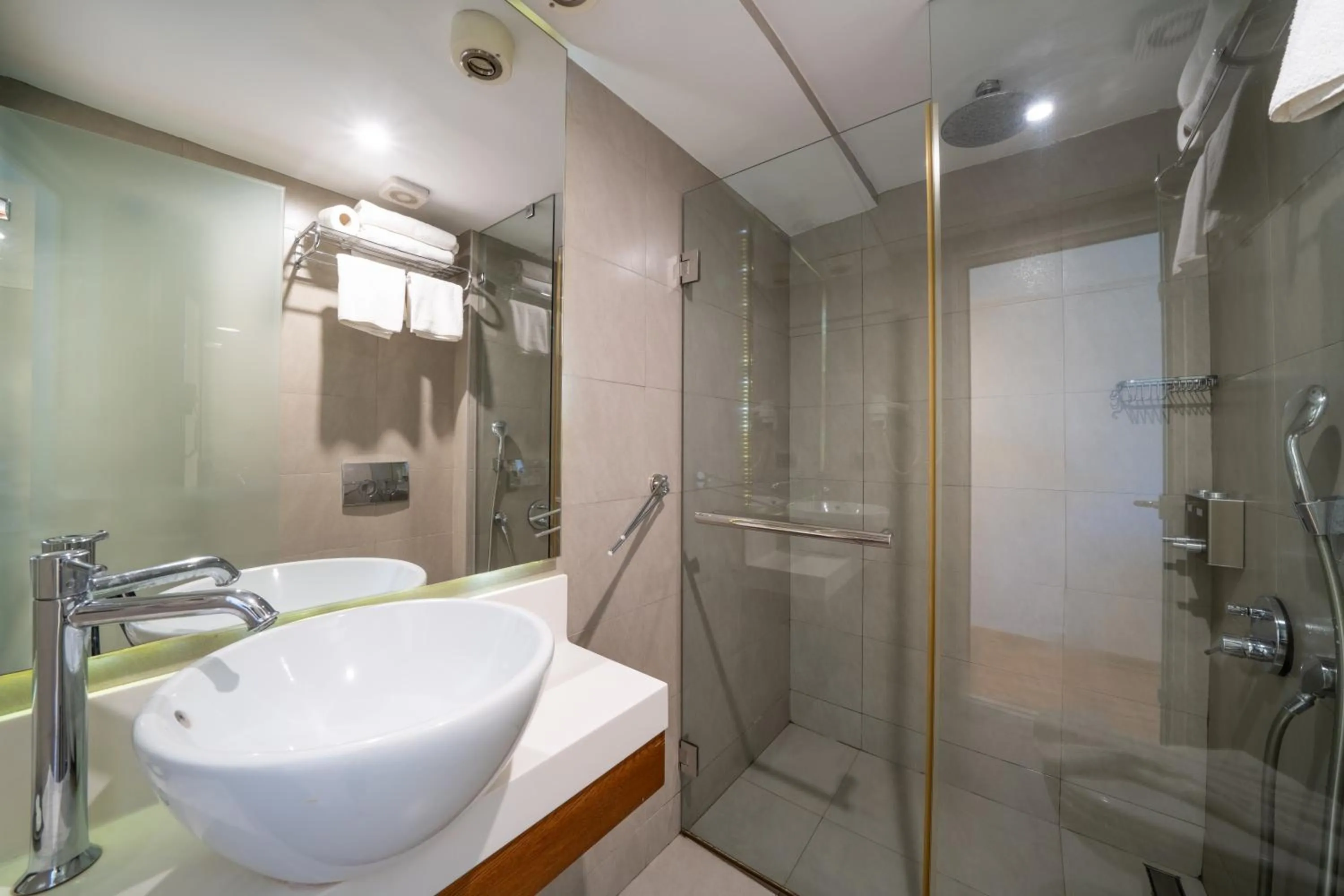 Shower in Bodrum Gulet Otel