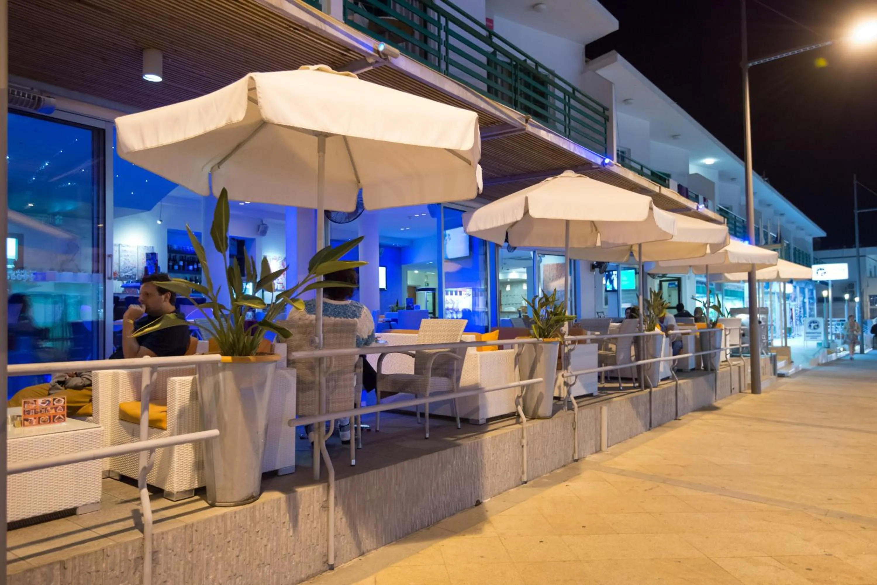 Restaurant/places to eat in Eligonia Hotel Apartments