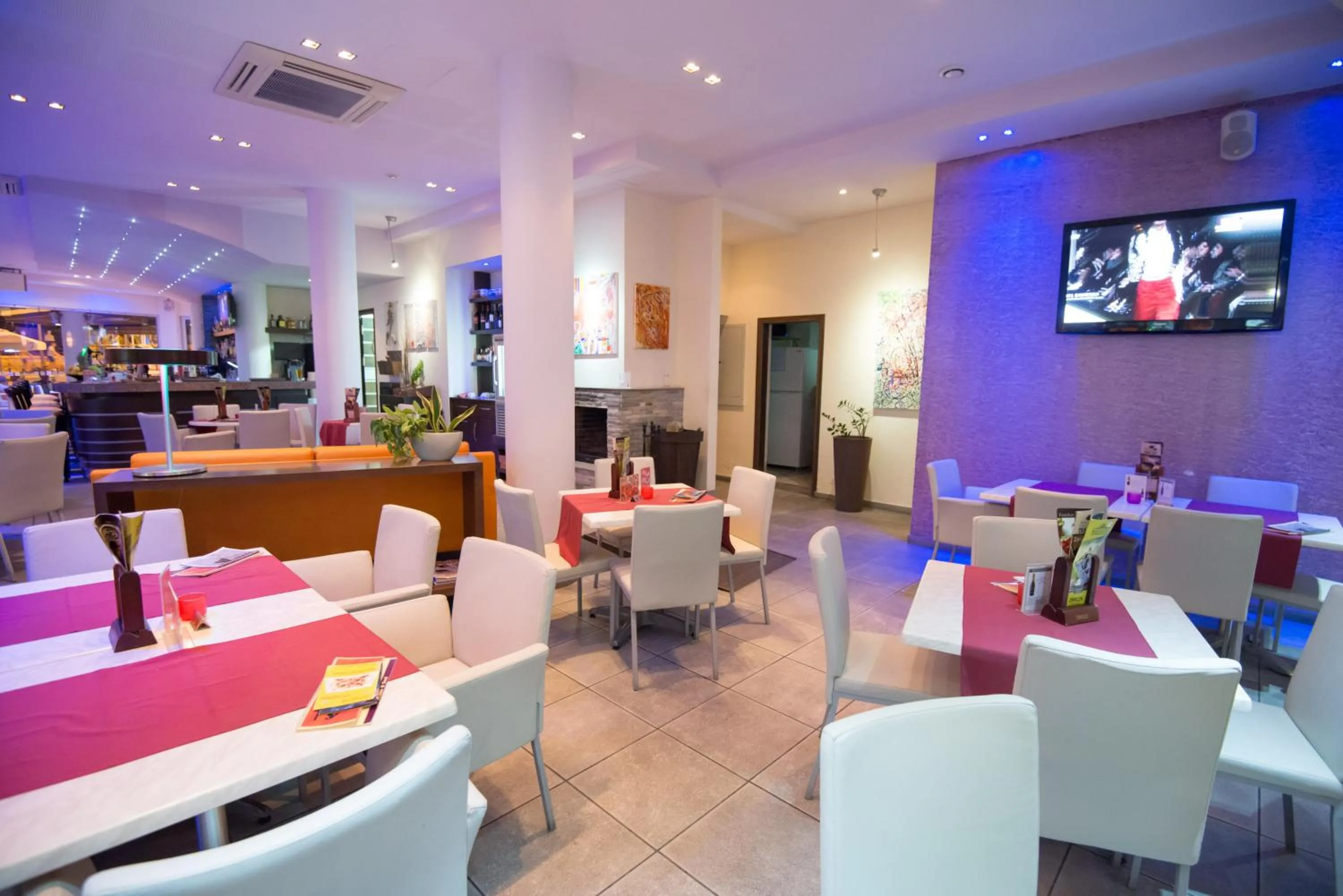 Restaurant/places to eat in Eligonia Hotel Apartments