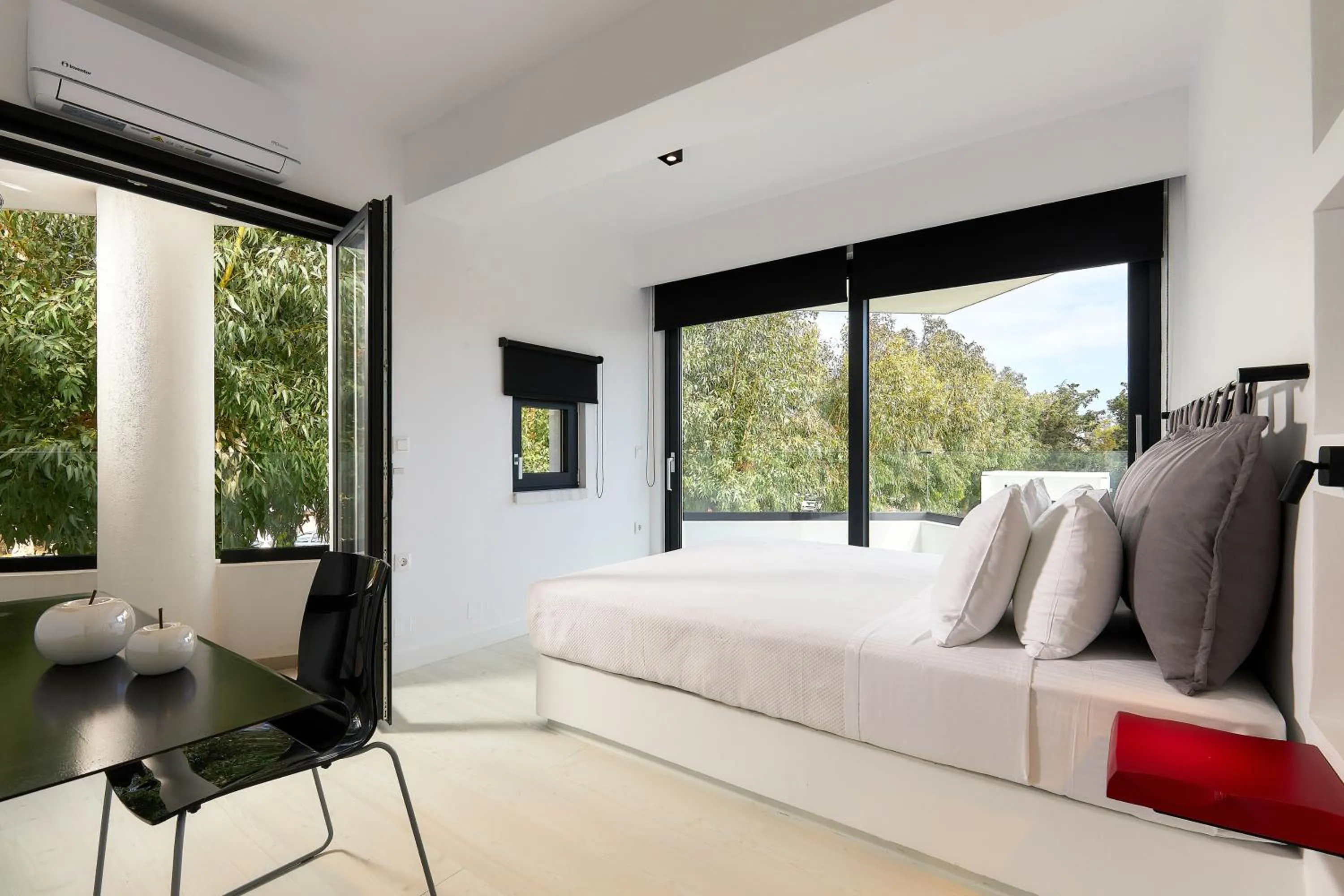 Photo of the whole room, Bed in MichELe Luxury apartments by Smaris Collection