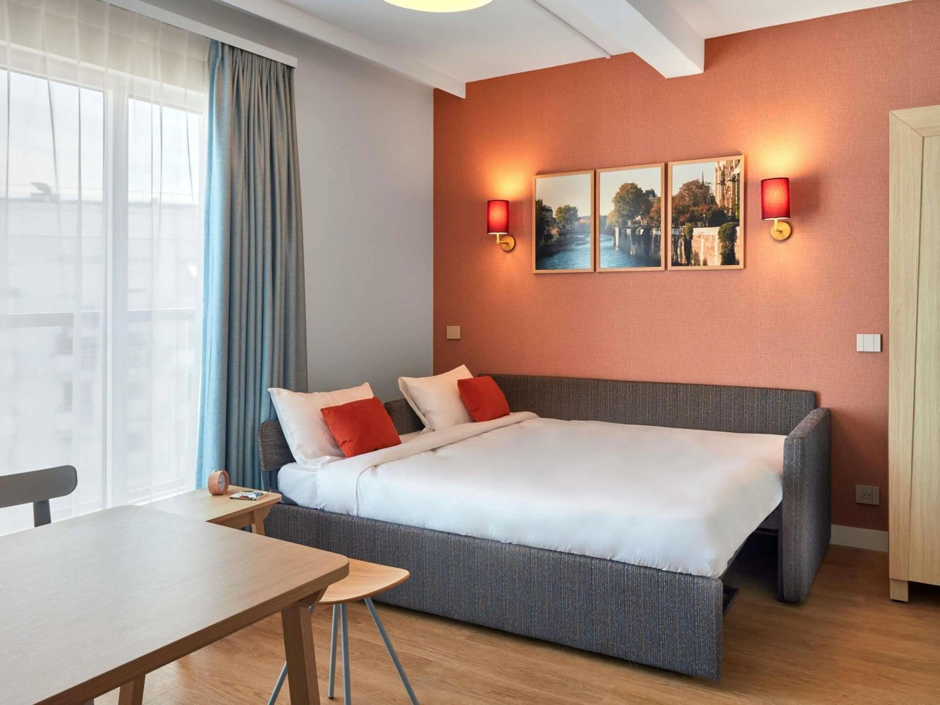 Bedroom, Bed in Aparthotel Adagio Paris Boulogne