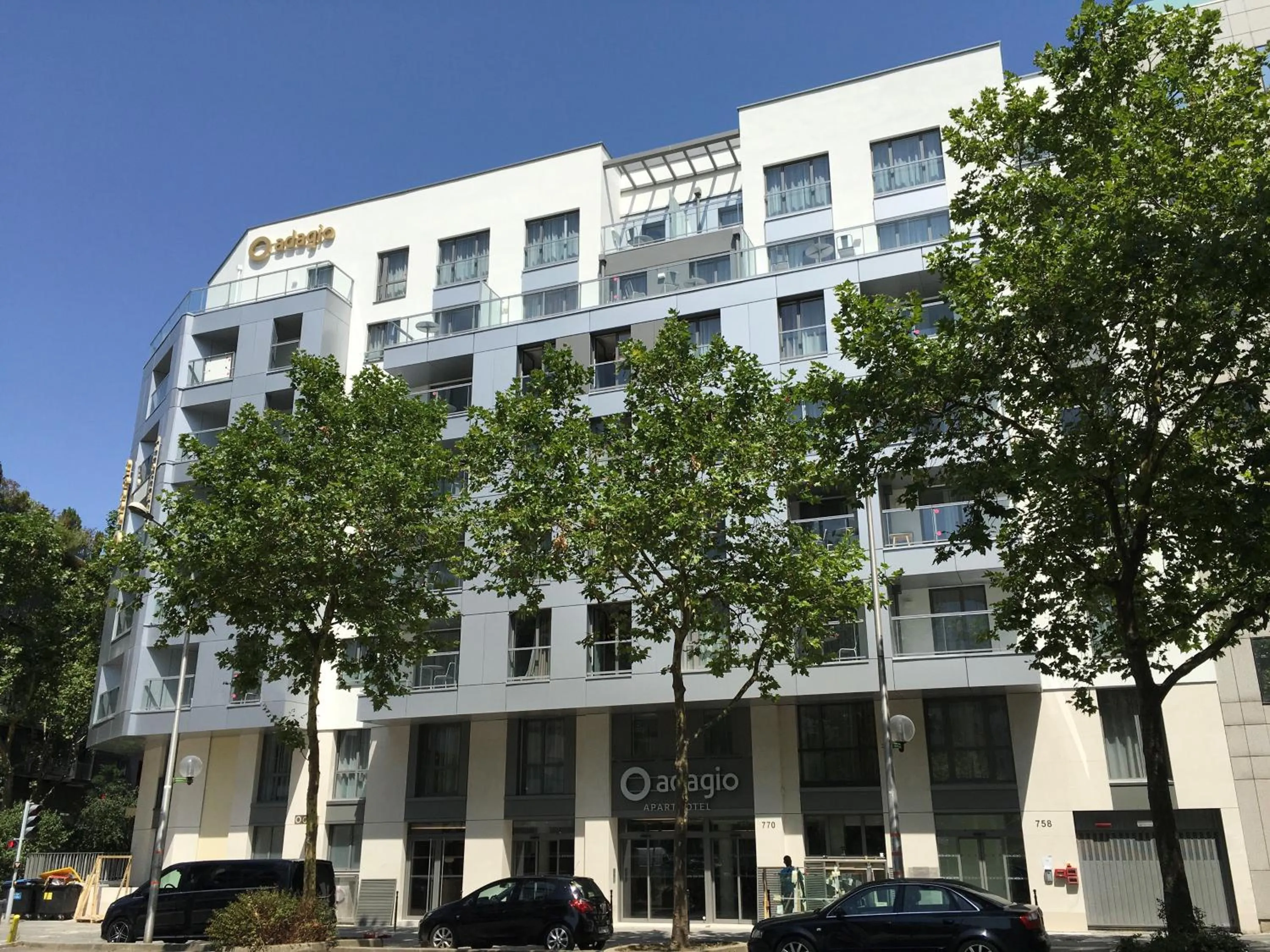 Property building in Aparthotel Adagio Paris Boulogne