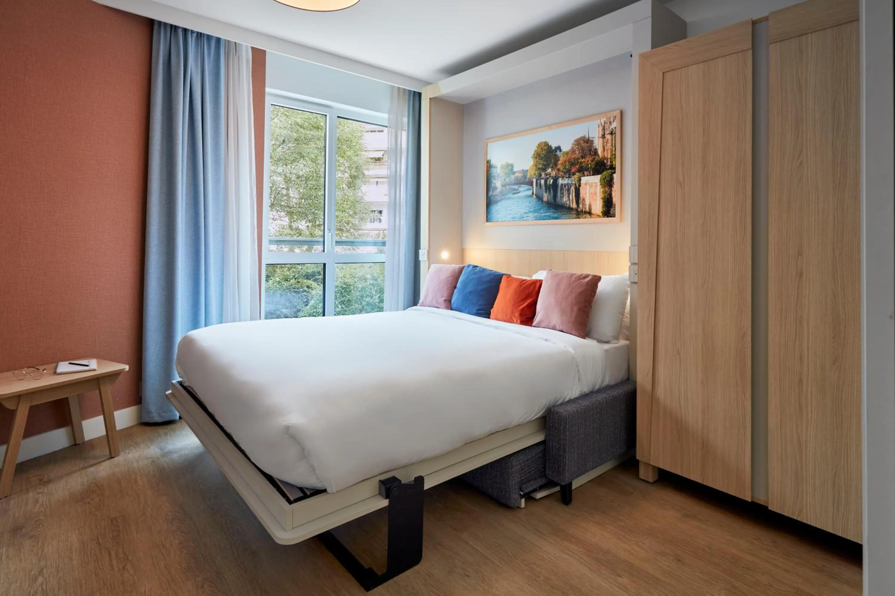 Bed in Aparthotel Adagio Paris Boulogne