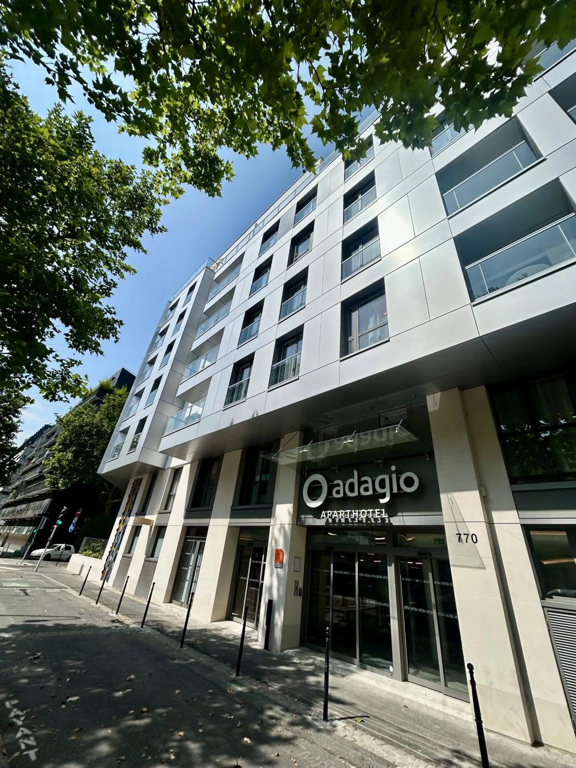 Property building in Aparthotel Adagio Paris Boulogne