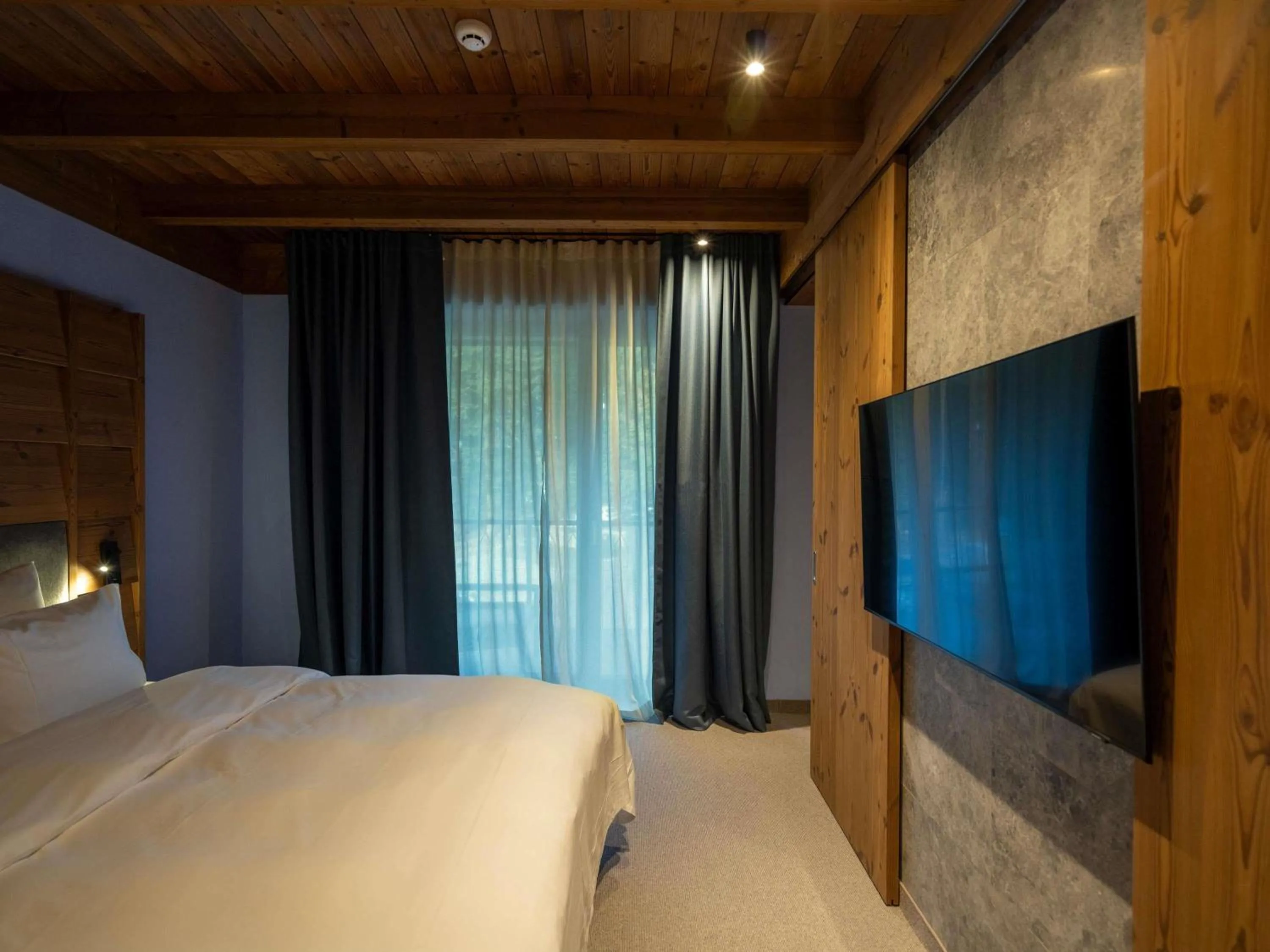 Bedroom, Bed in Swissôtel Poiana Brasov