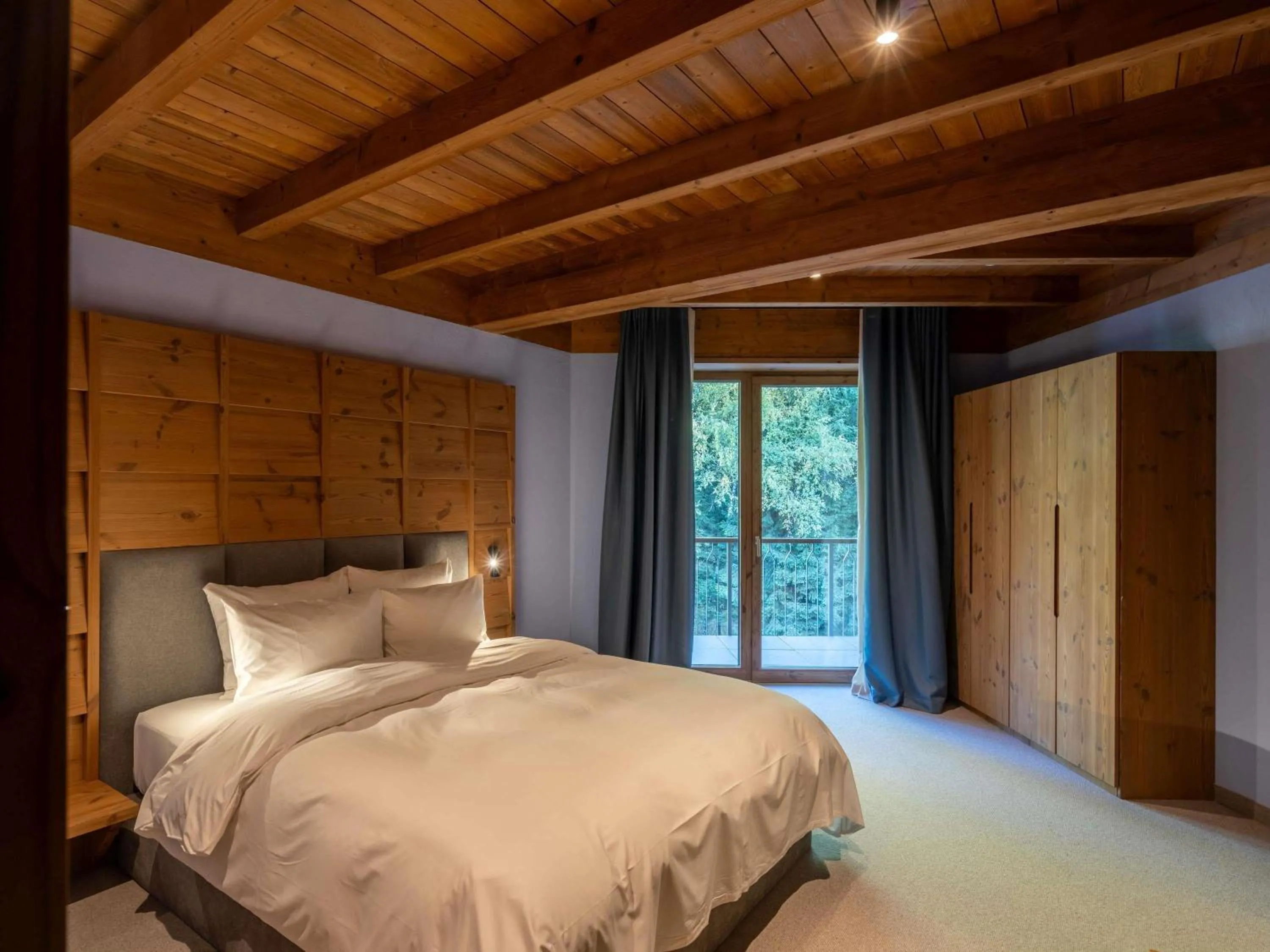 Bedroom, Bed in Swissôtel Poiana Brasov