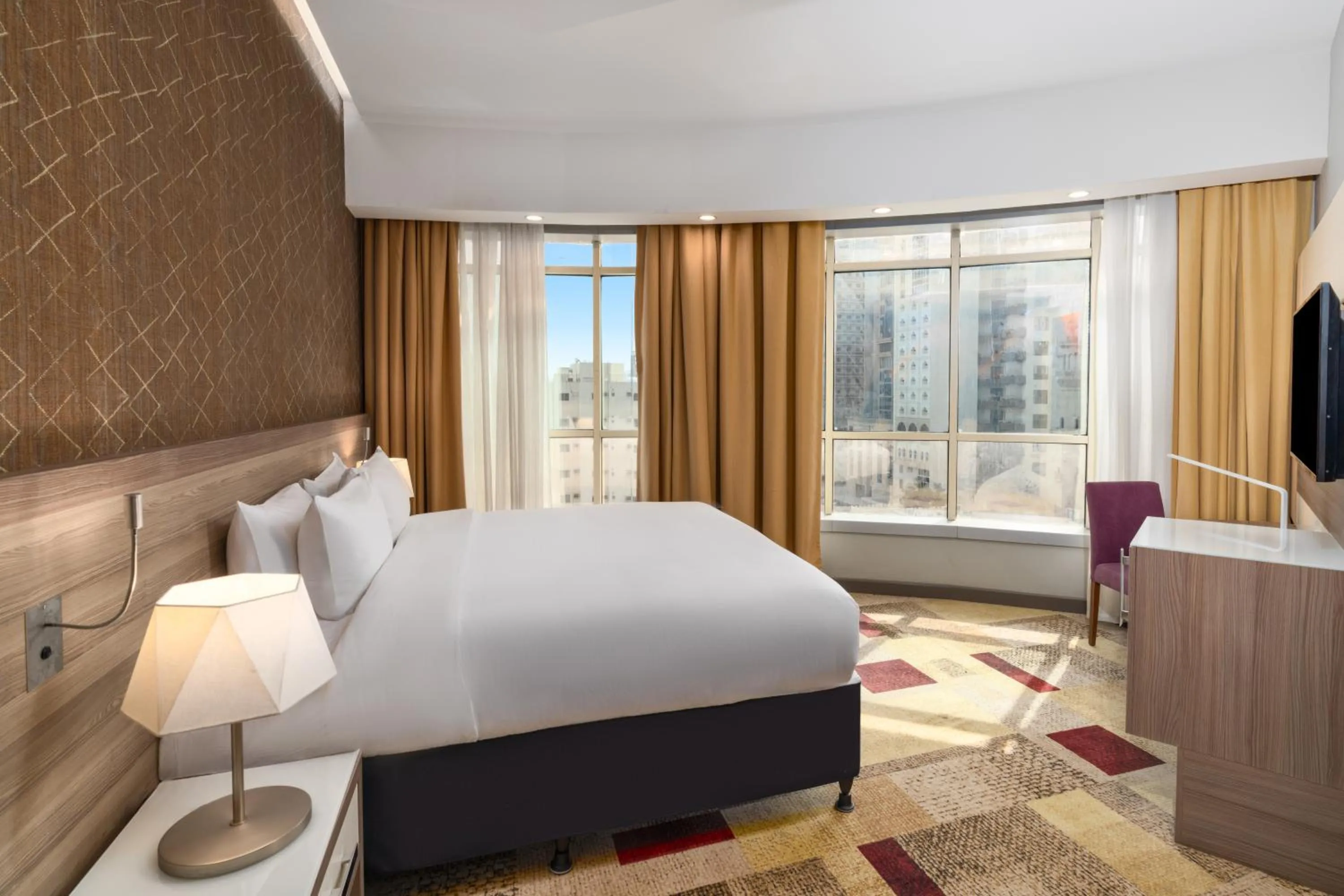 Photo of the whole room, Bed in Mercure Makkah Aziziah