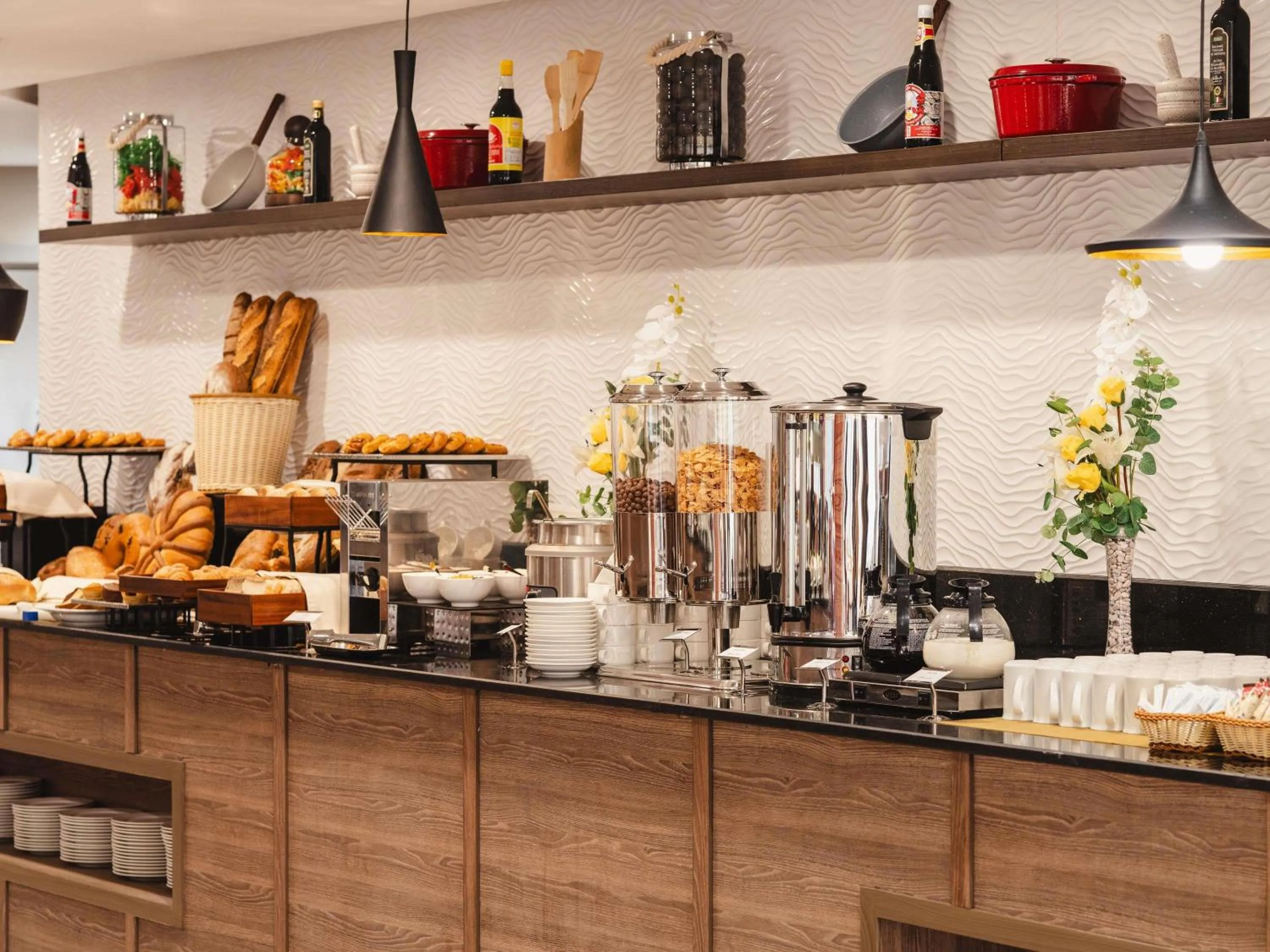 Restaurant/places to eat in Mercure Makkah Aziziah