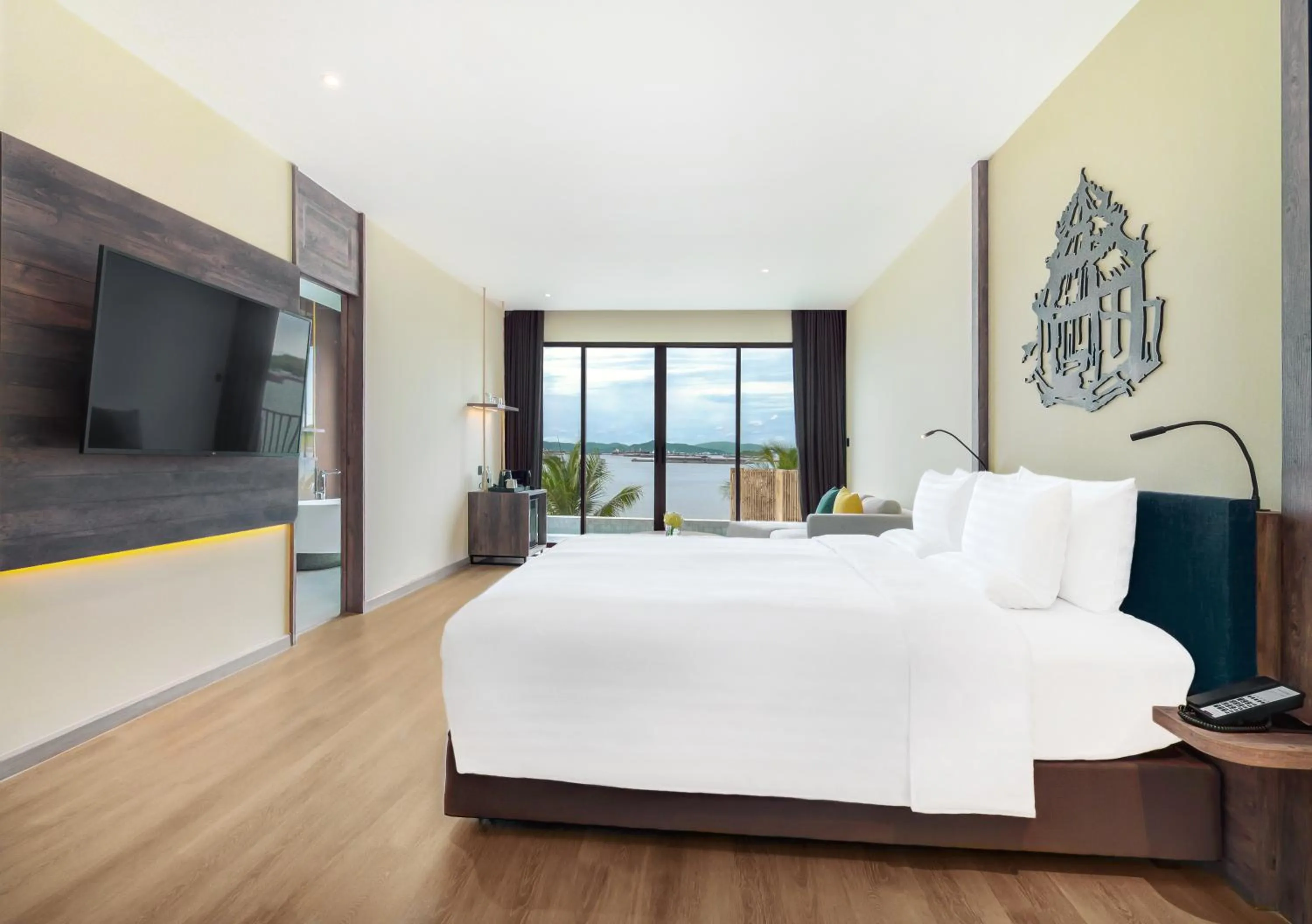 Bedroom, Bed in Novotel Koh Si Chang