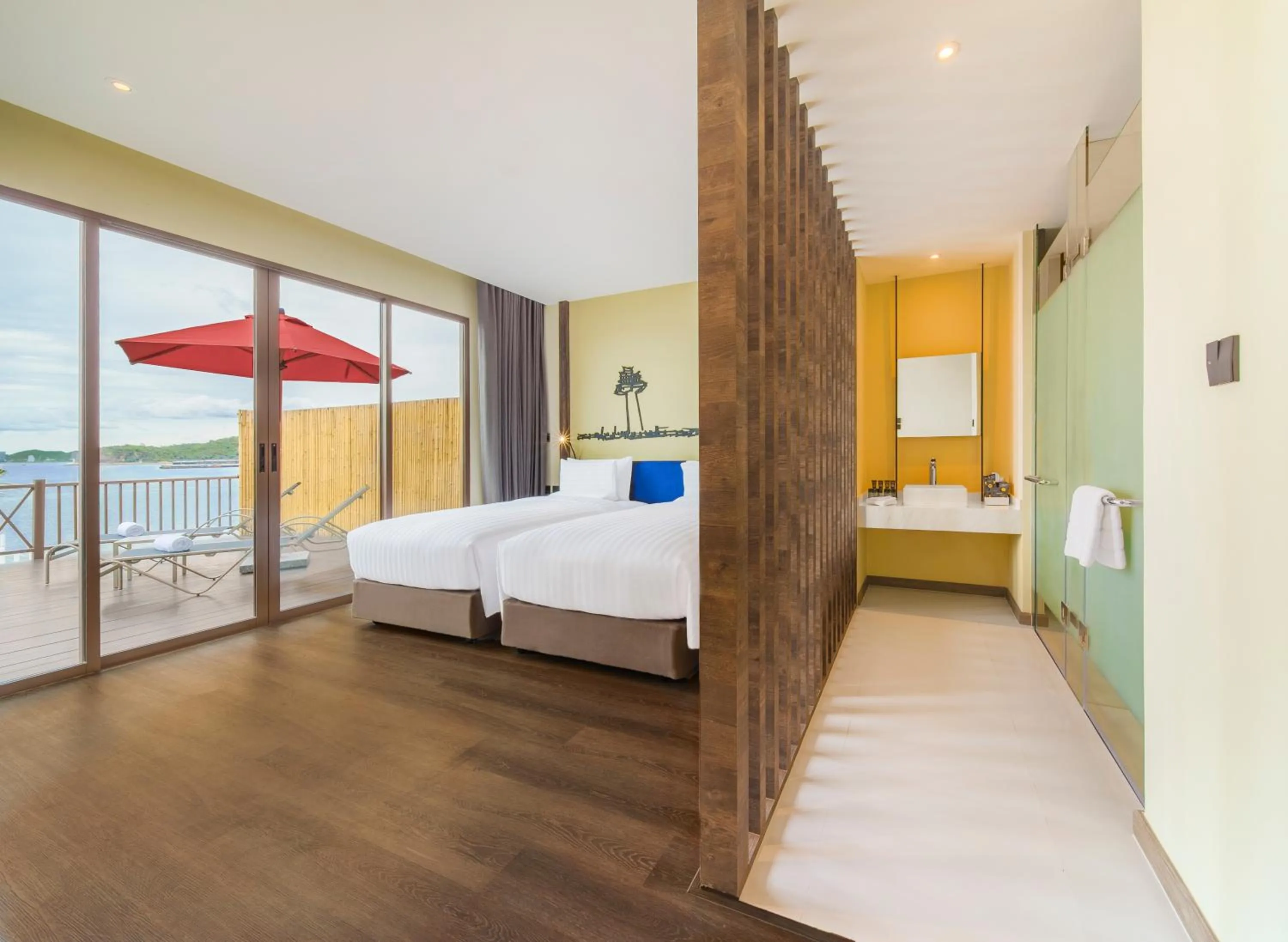 Bedroom, Bed in Novotel Koh Si Chang