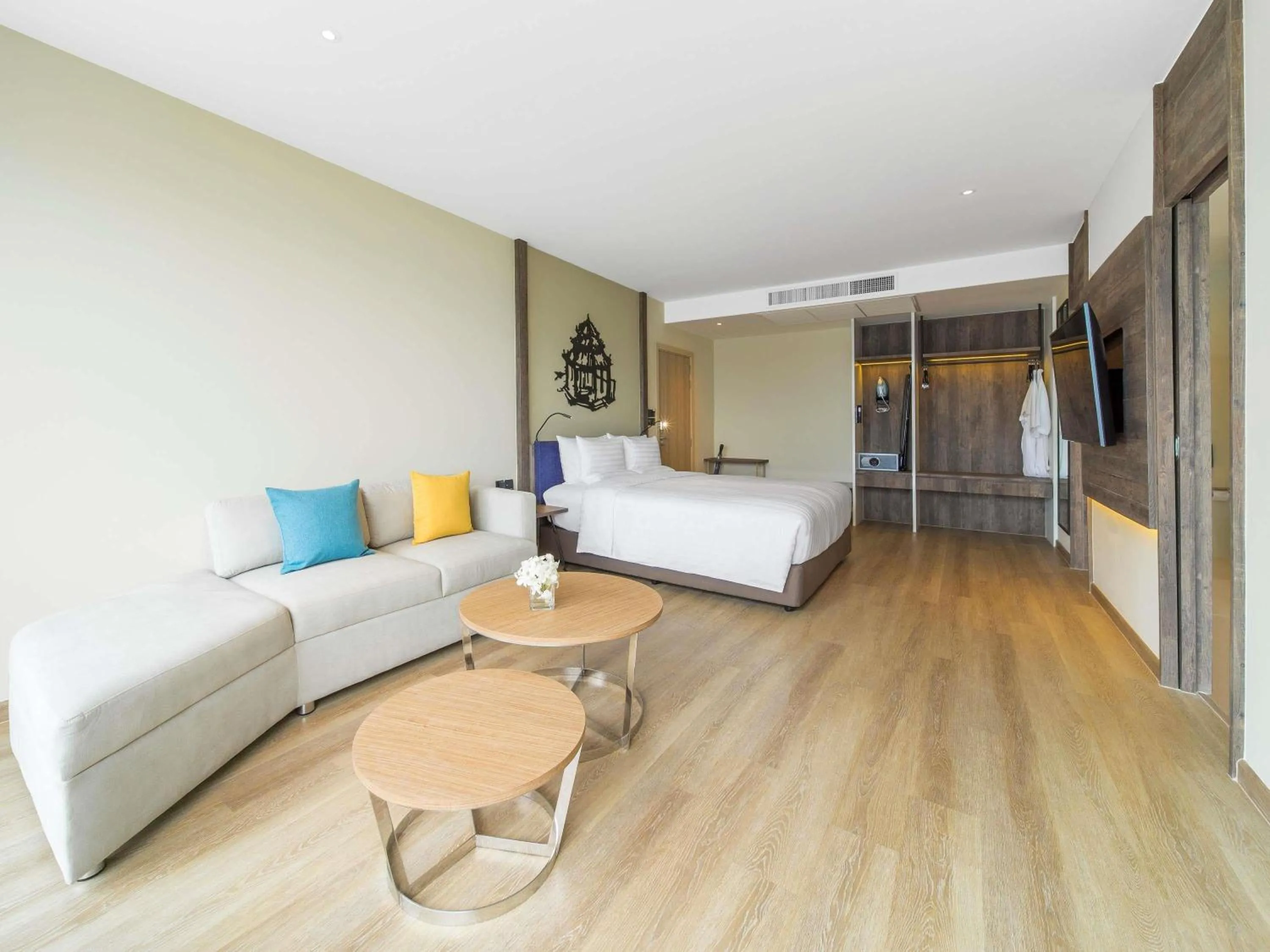 Bedroom, Bed in Novotel Koh Si Chang