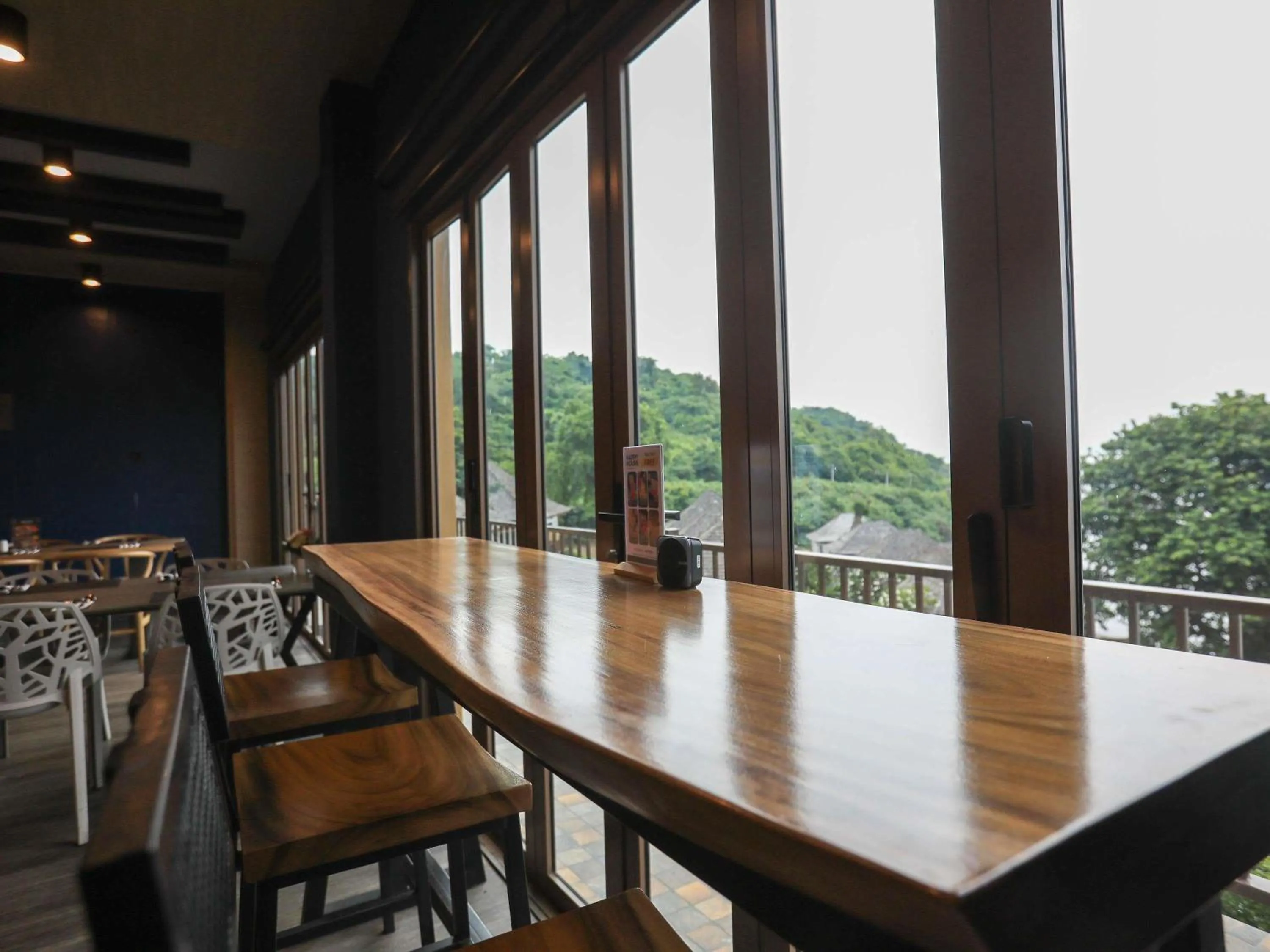 Restaurant/places to eat in Novotel Koh Si Chang