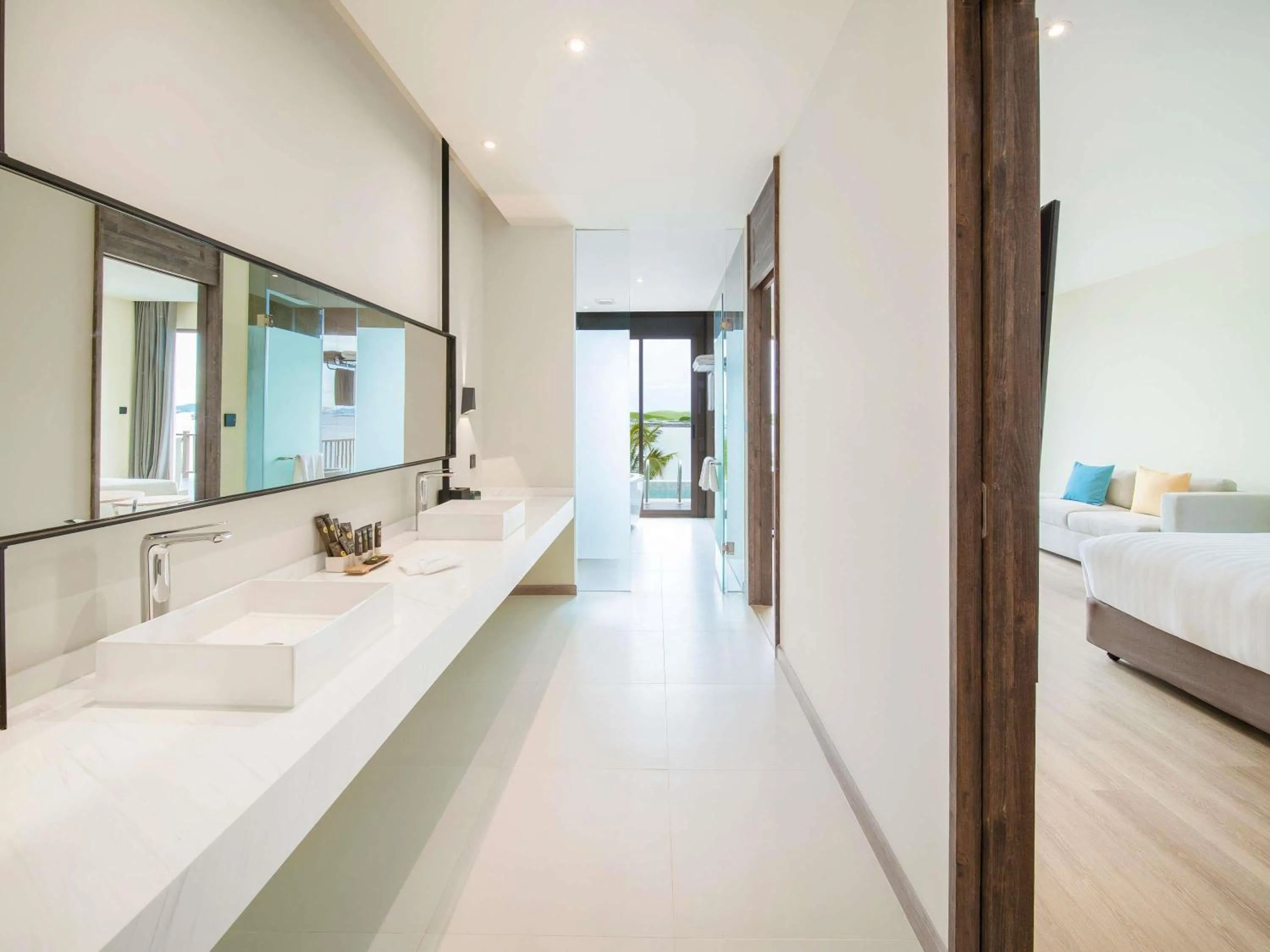 Bedroom, Bed in Novotel Koh Si Chang