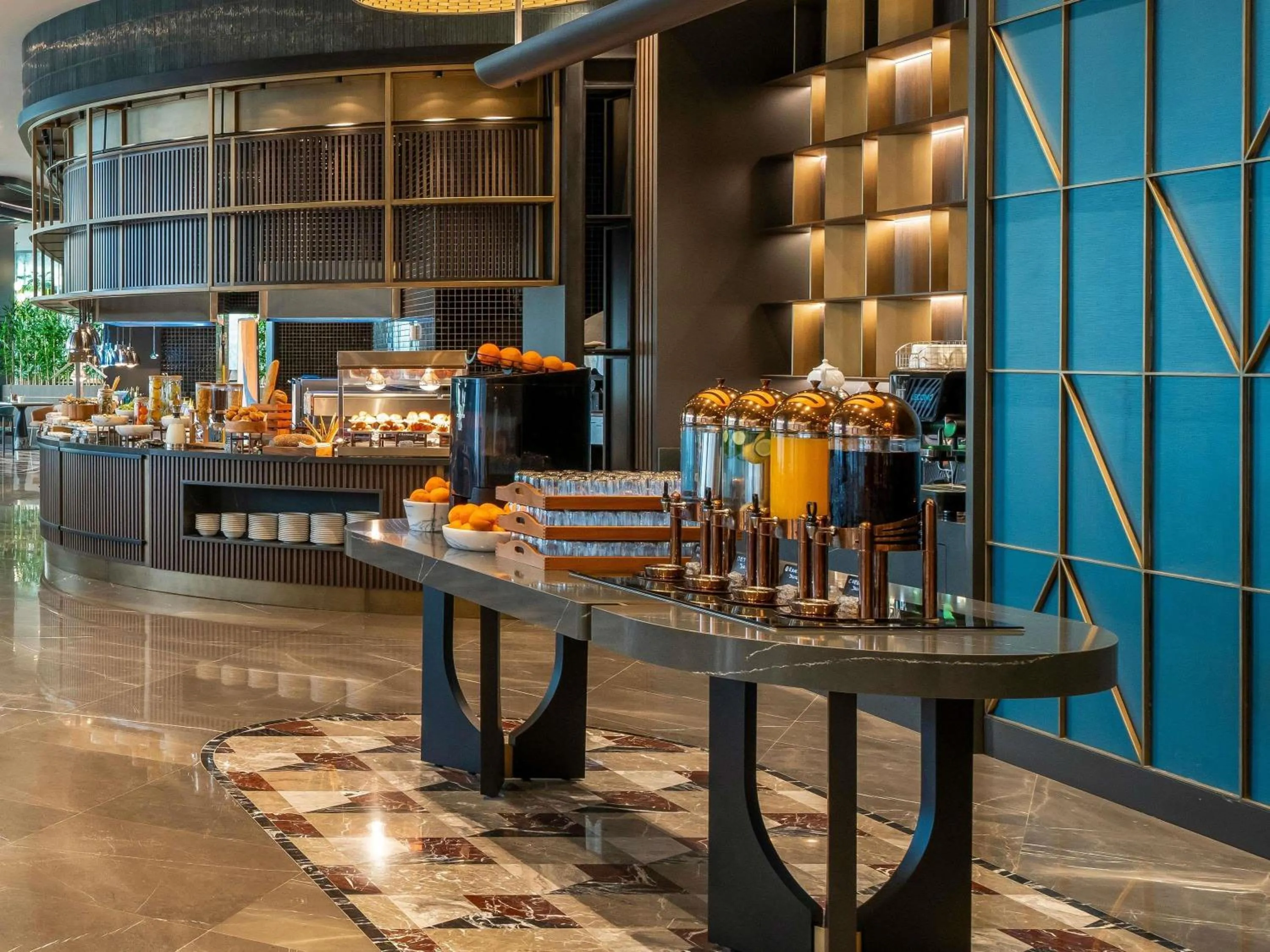 Restaurant/places to eat in Mövenpick Hotel Istanbul Marmara Sea