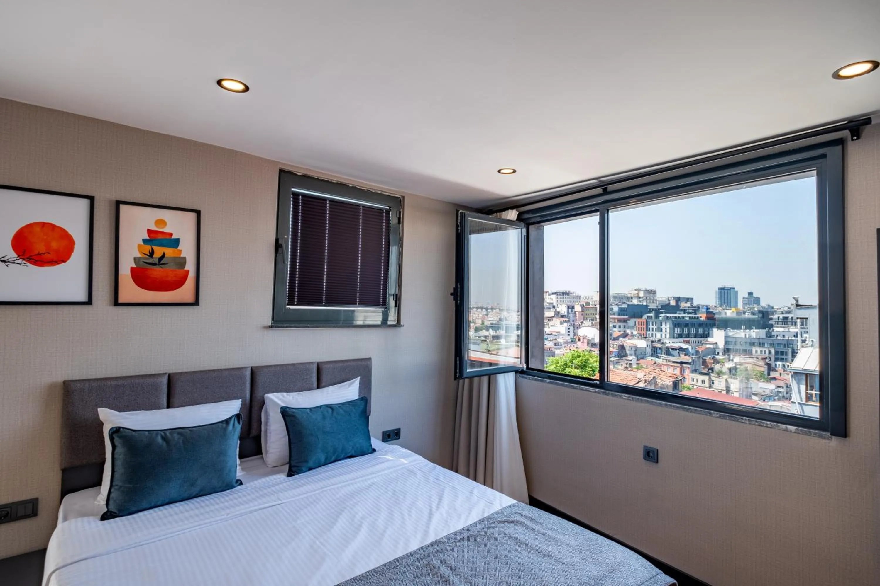 View (from property/room), Bed in The Row Suites Taksim