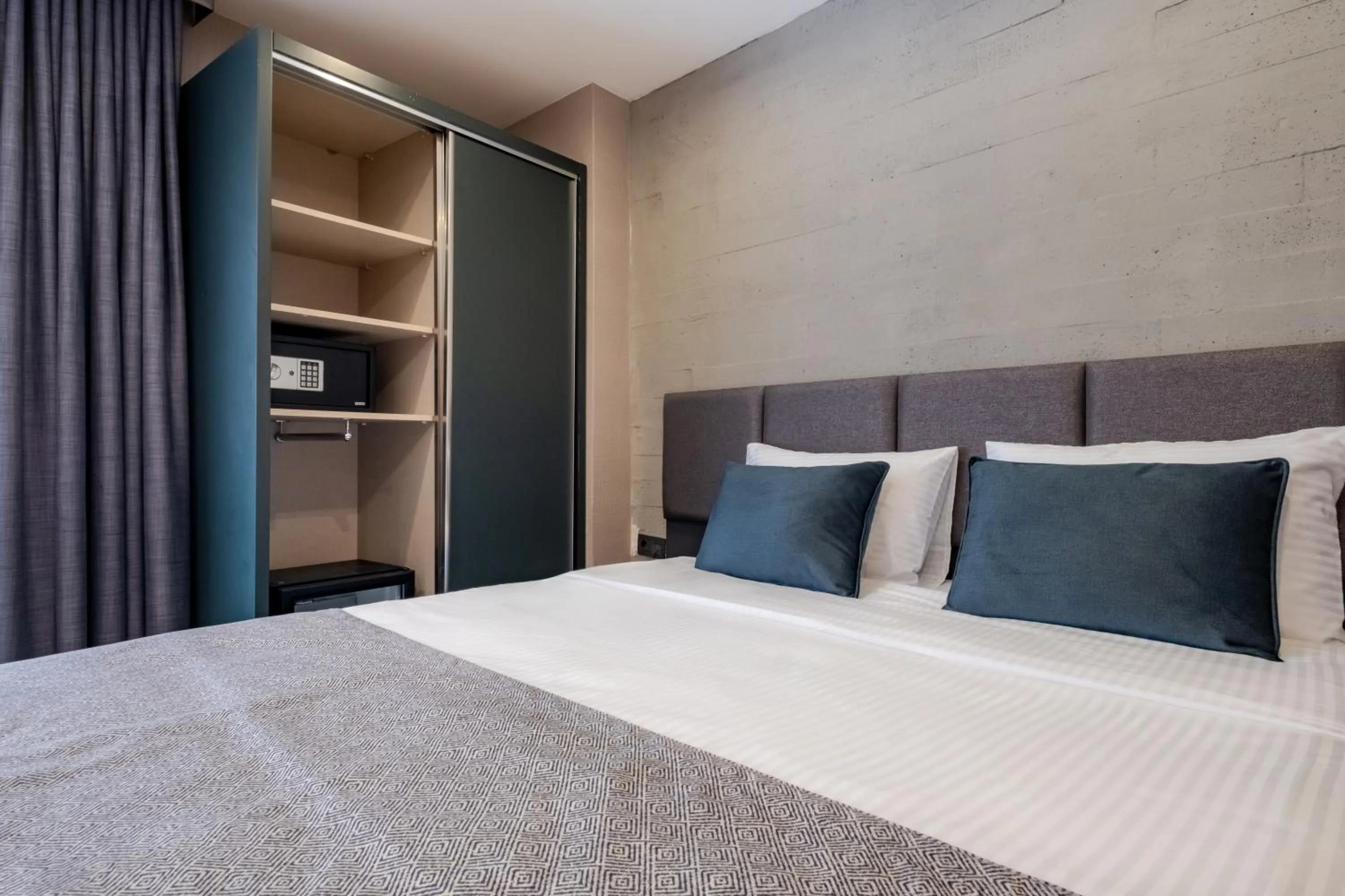 Bed in The Row Suites Taksim