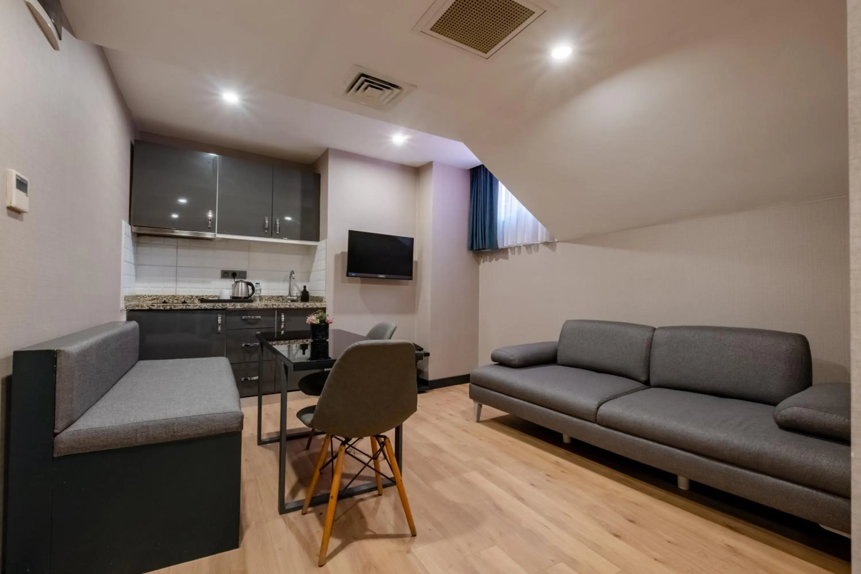 TV and multimedia in The Row Suites Taksim