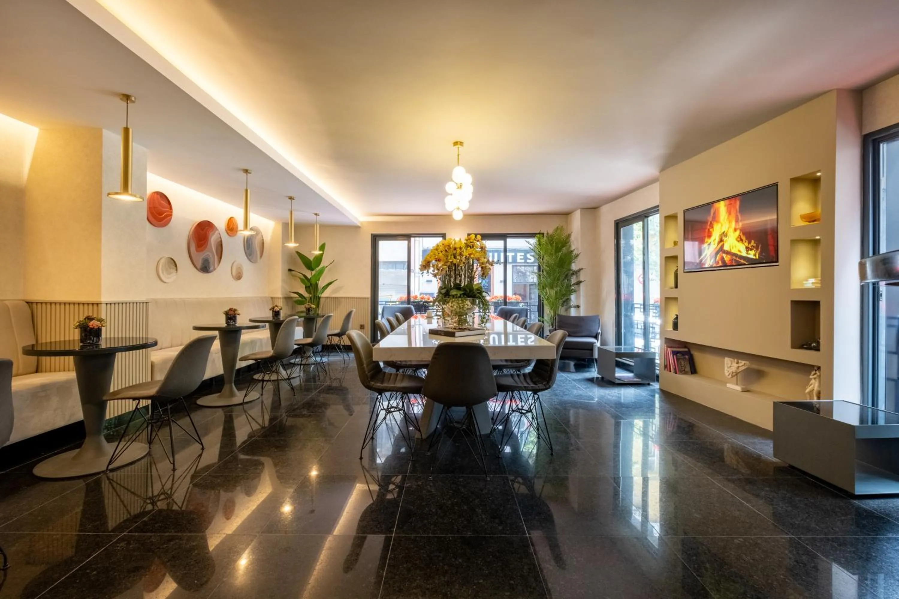 Communal lounge/ TV room in The Row Suites Taksim