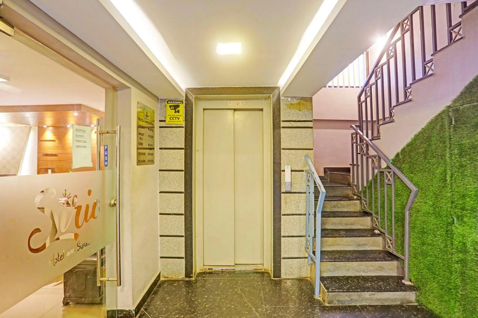 elevator in Hotel Orange Park