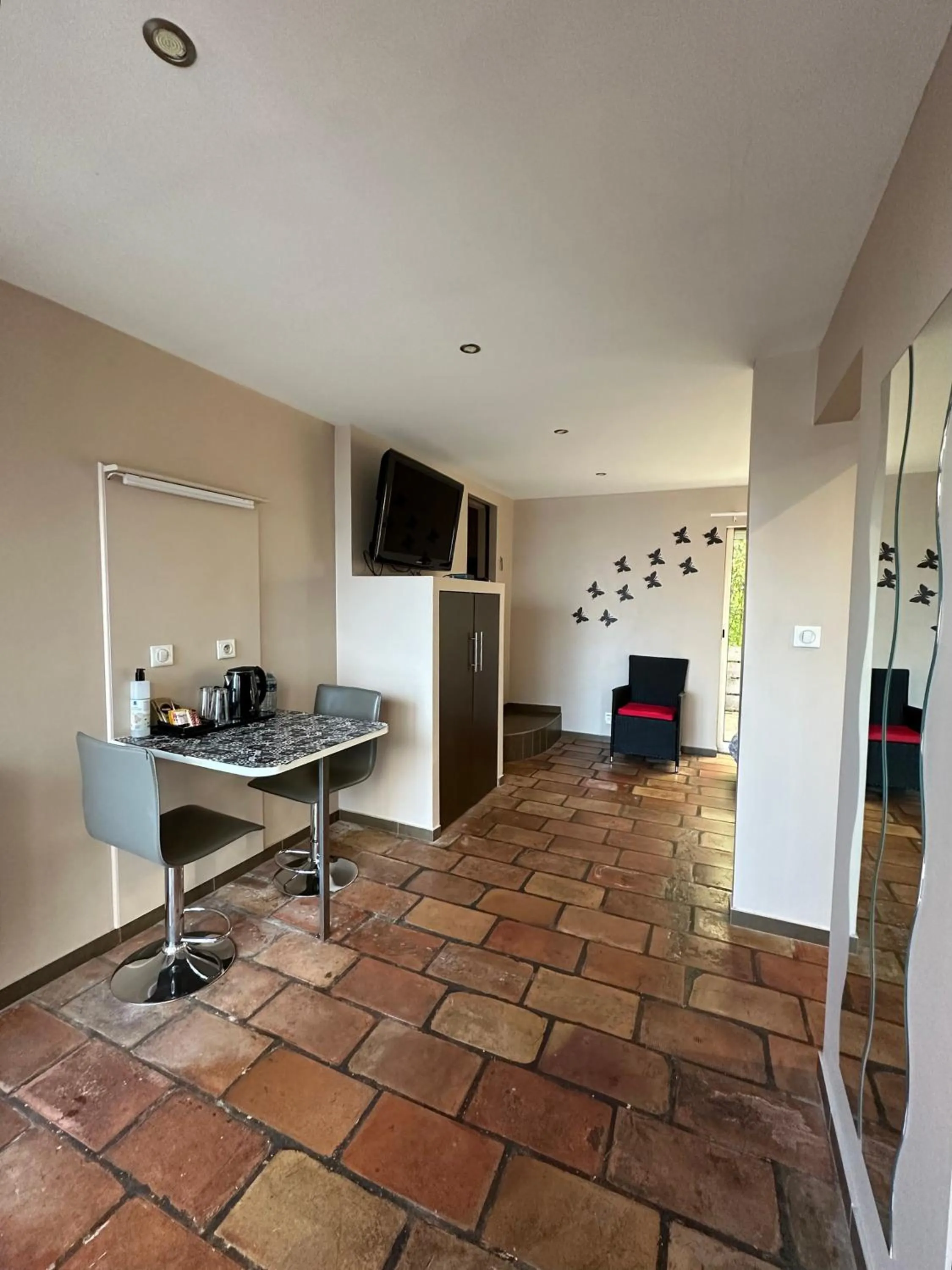 TV and multimedia in La Chambre de l'Olivier