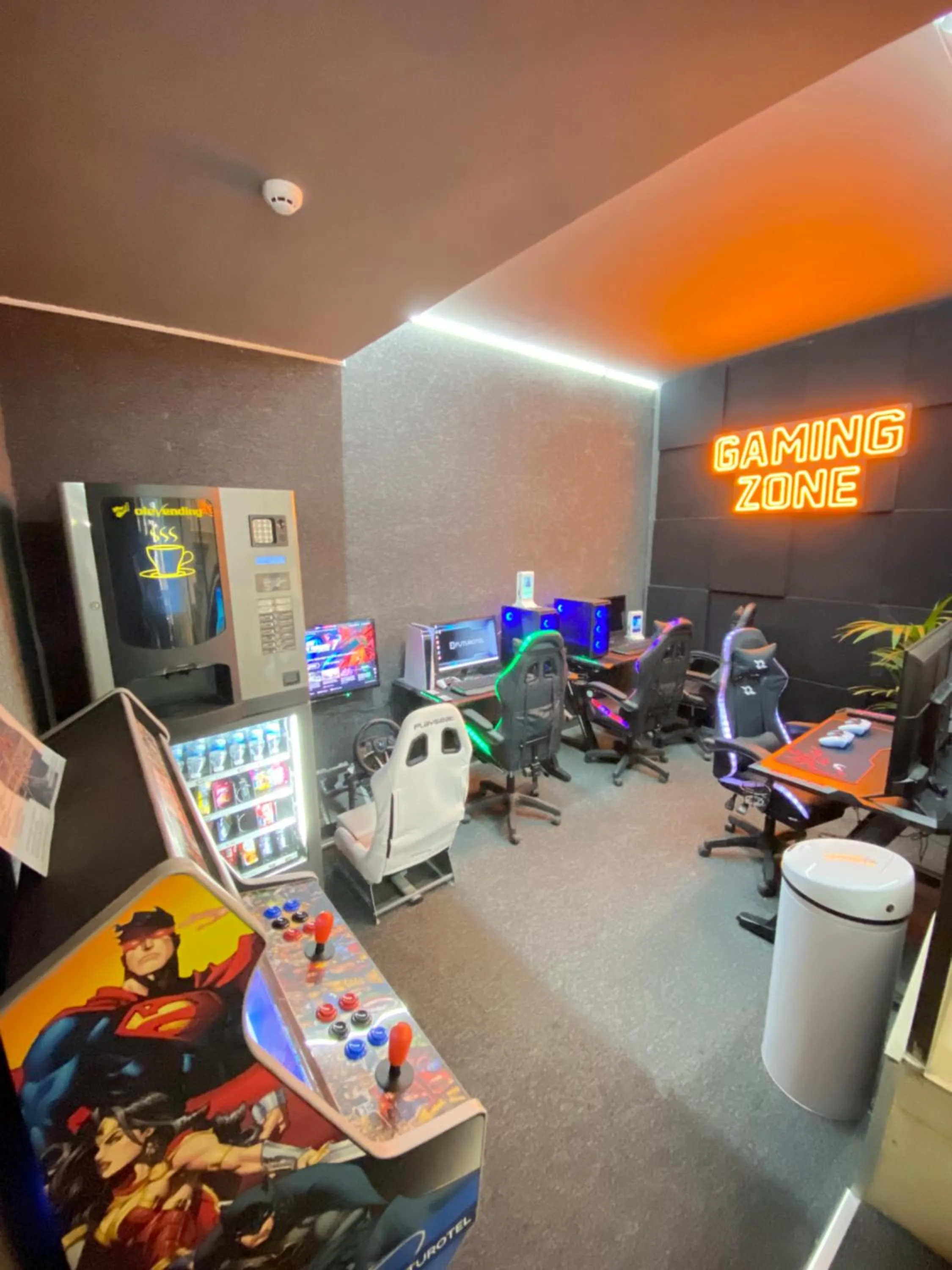 Communal lounge/ TV room in Futurotel Spa Garden