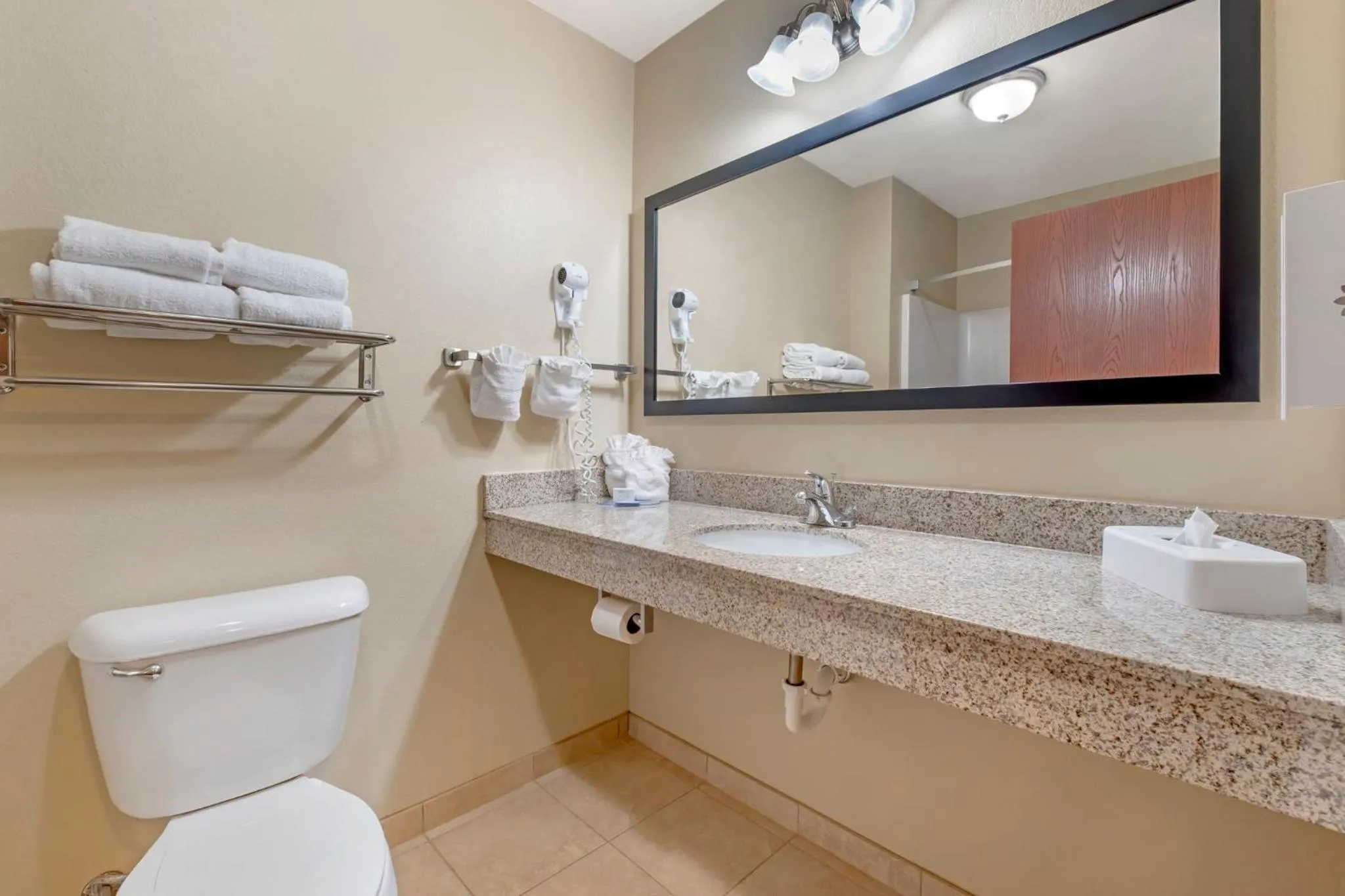 Bathroom in Red Roof Inn Charlestown