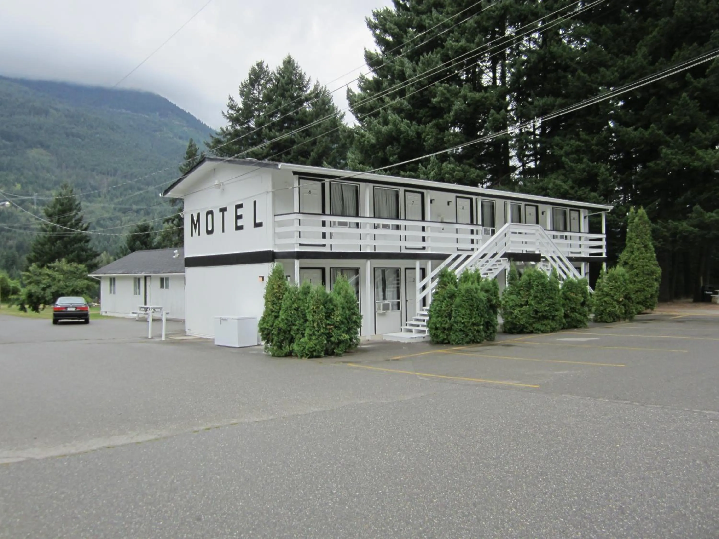 Facade/entrance in The Mighty Fraser Motel