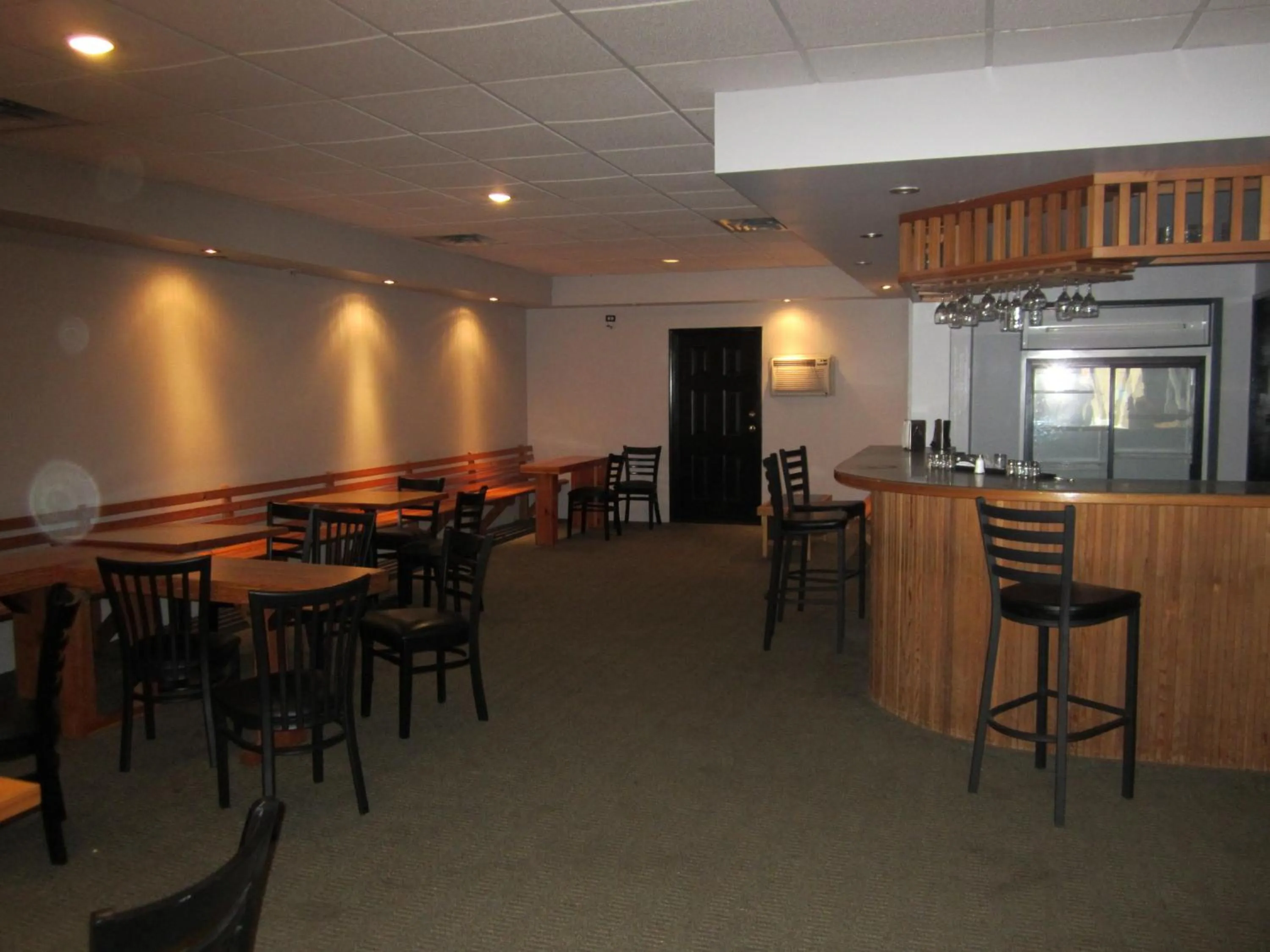 Restaurant/places to eat in The Mighty Fraser Motel