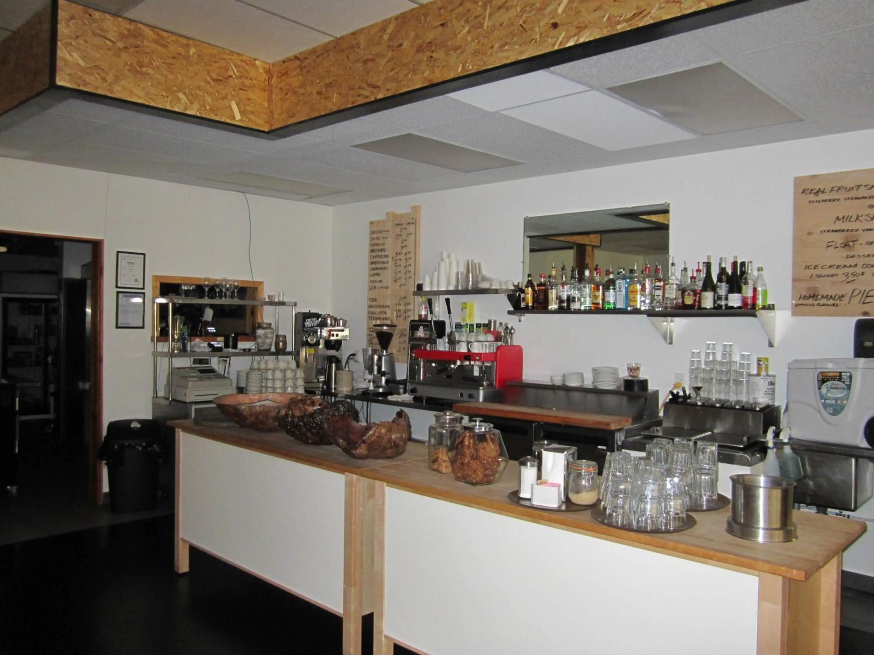 Restaurant/places to eat in The Mighty Fraser Motel