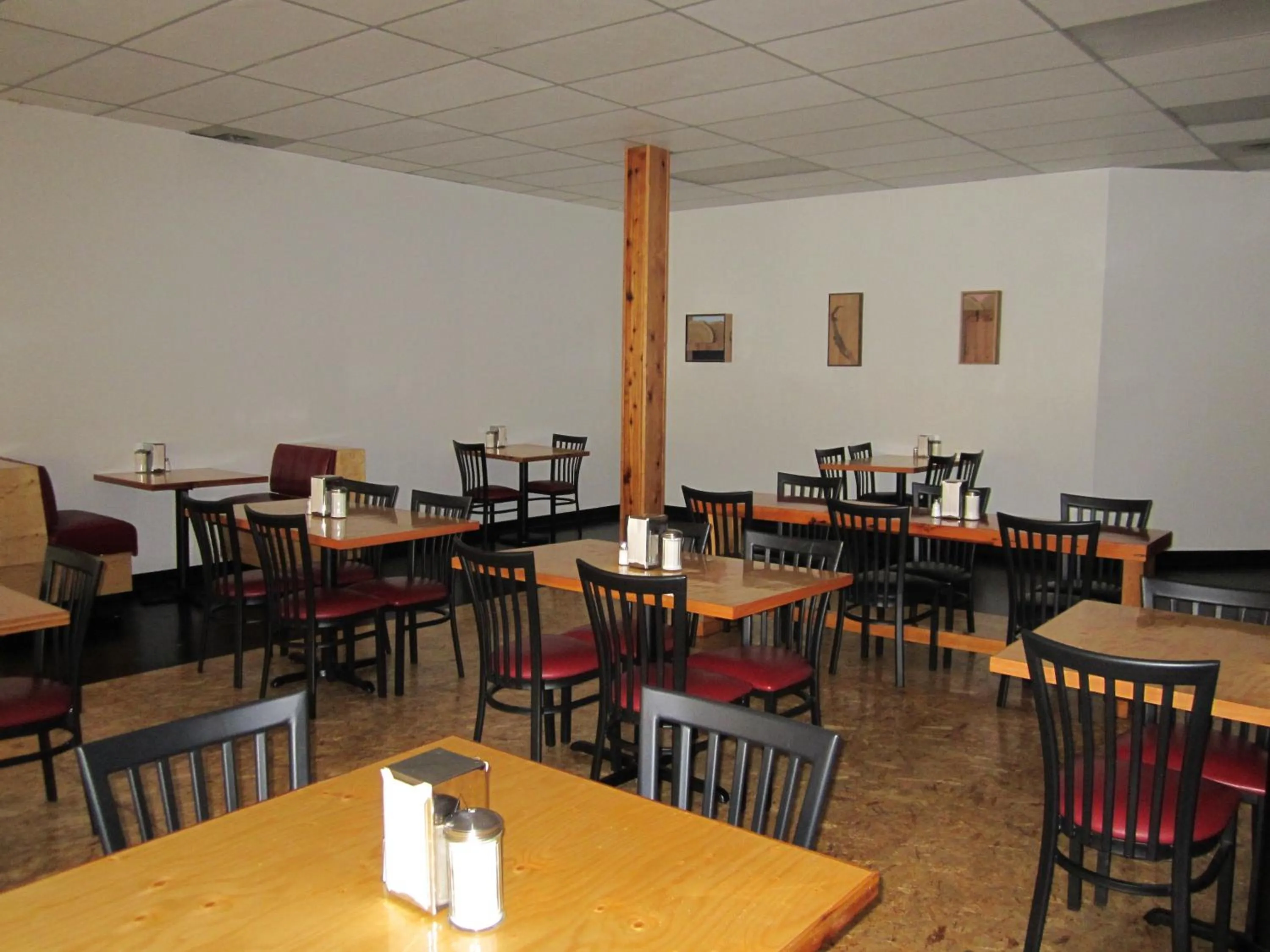 Restaurant/places to eat in The Mighty Fraser Motel