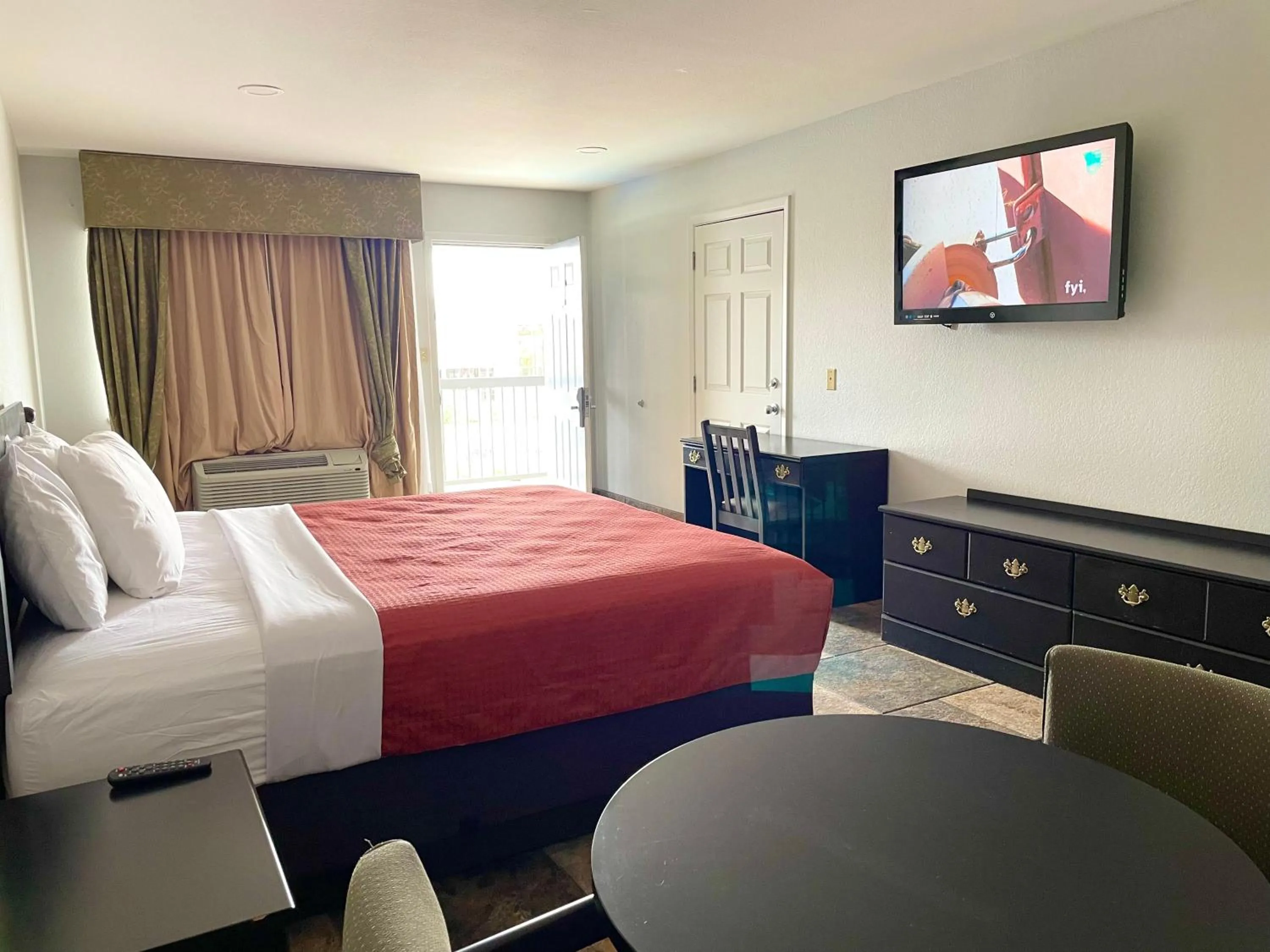 Bed in Texas Inn La Feria