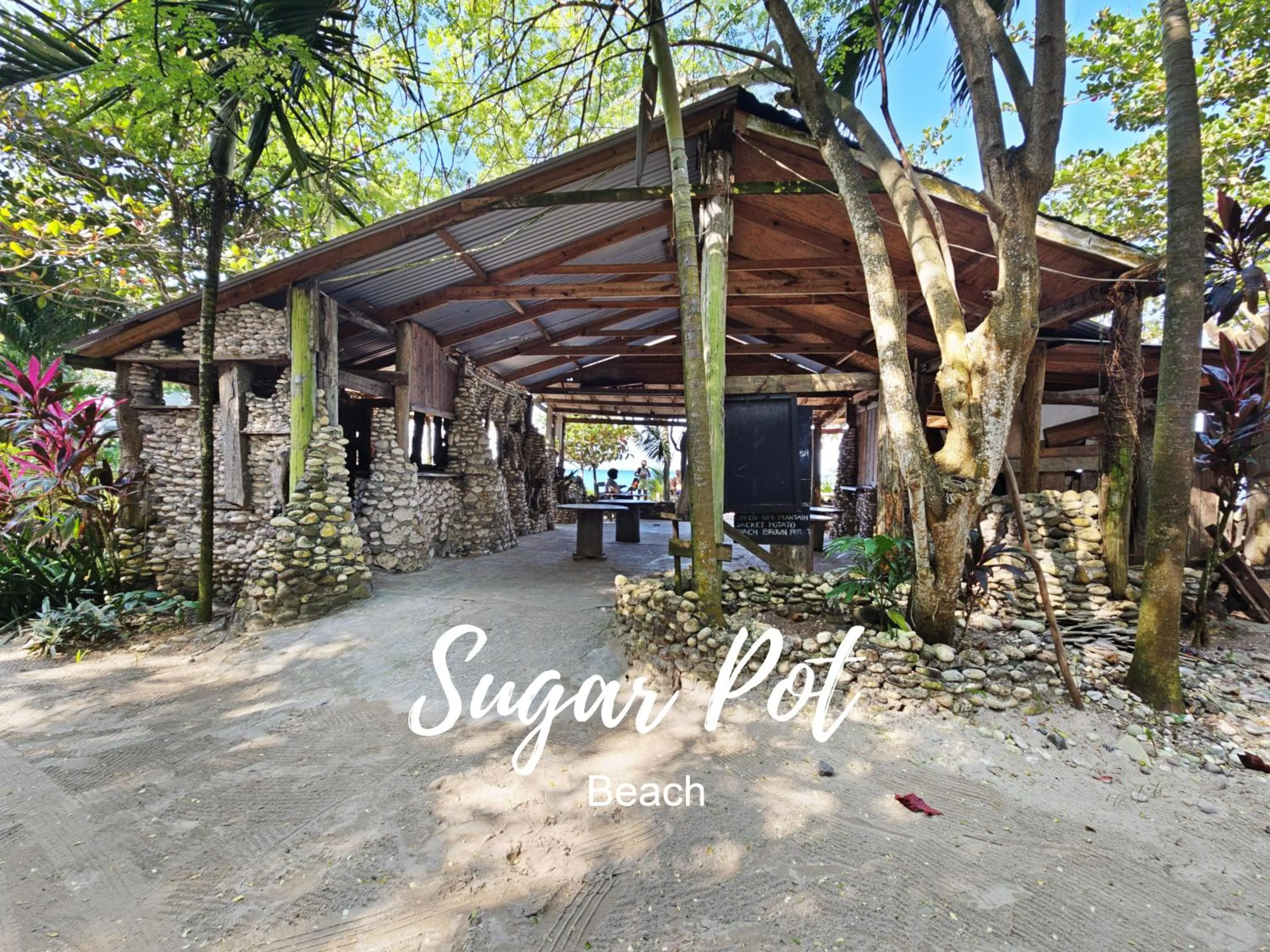 Off site in Chrisanns Paradise Suite by the Ocean - Apt#9