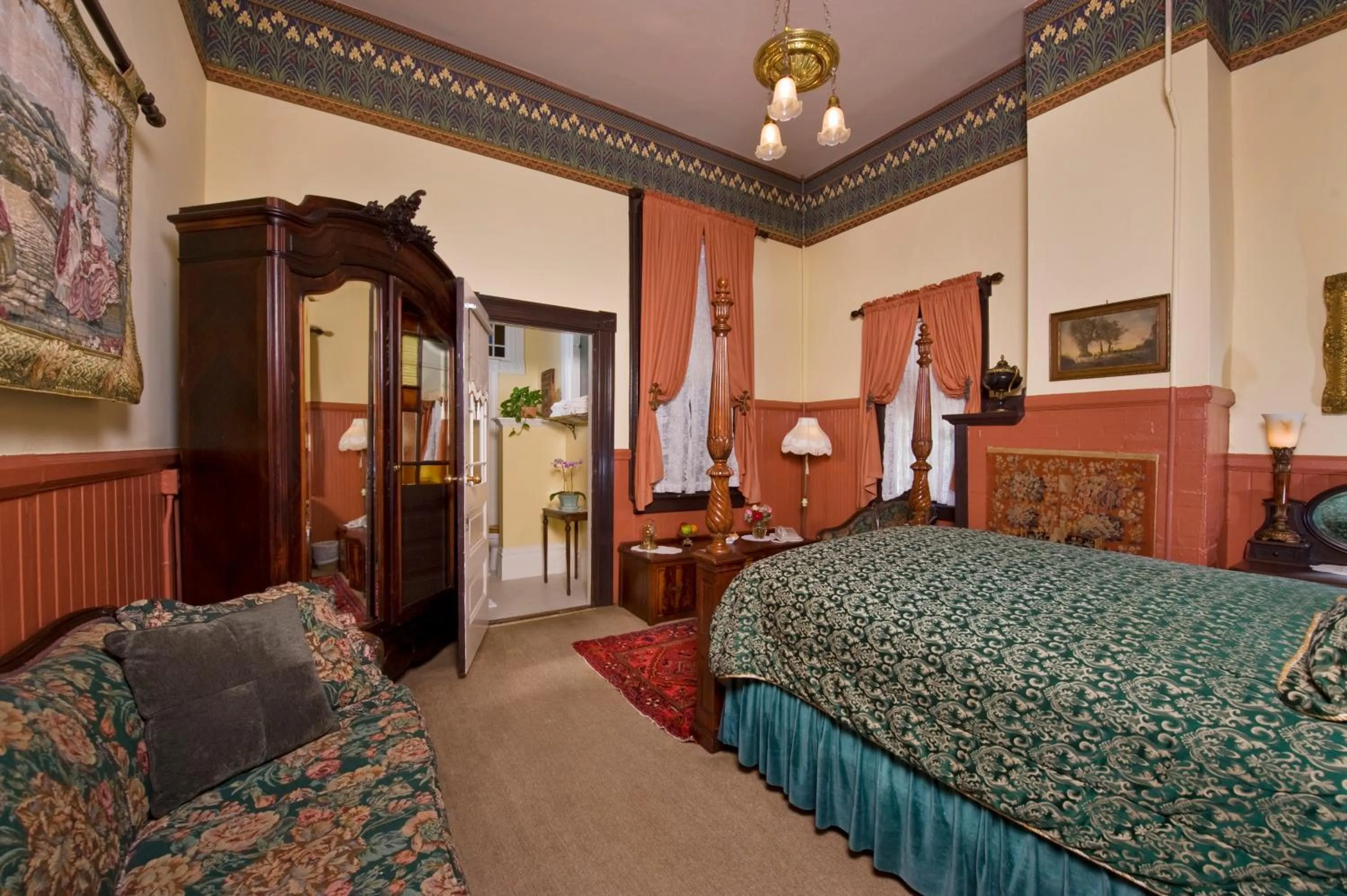 Photo of the whole room, Bed in Inn San Francisco