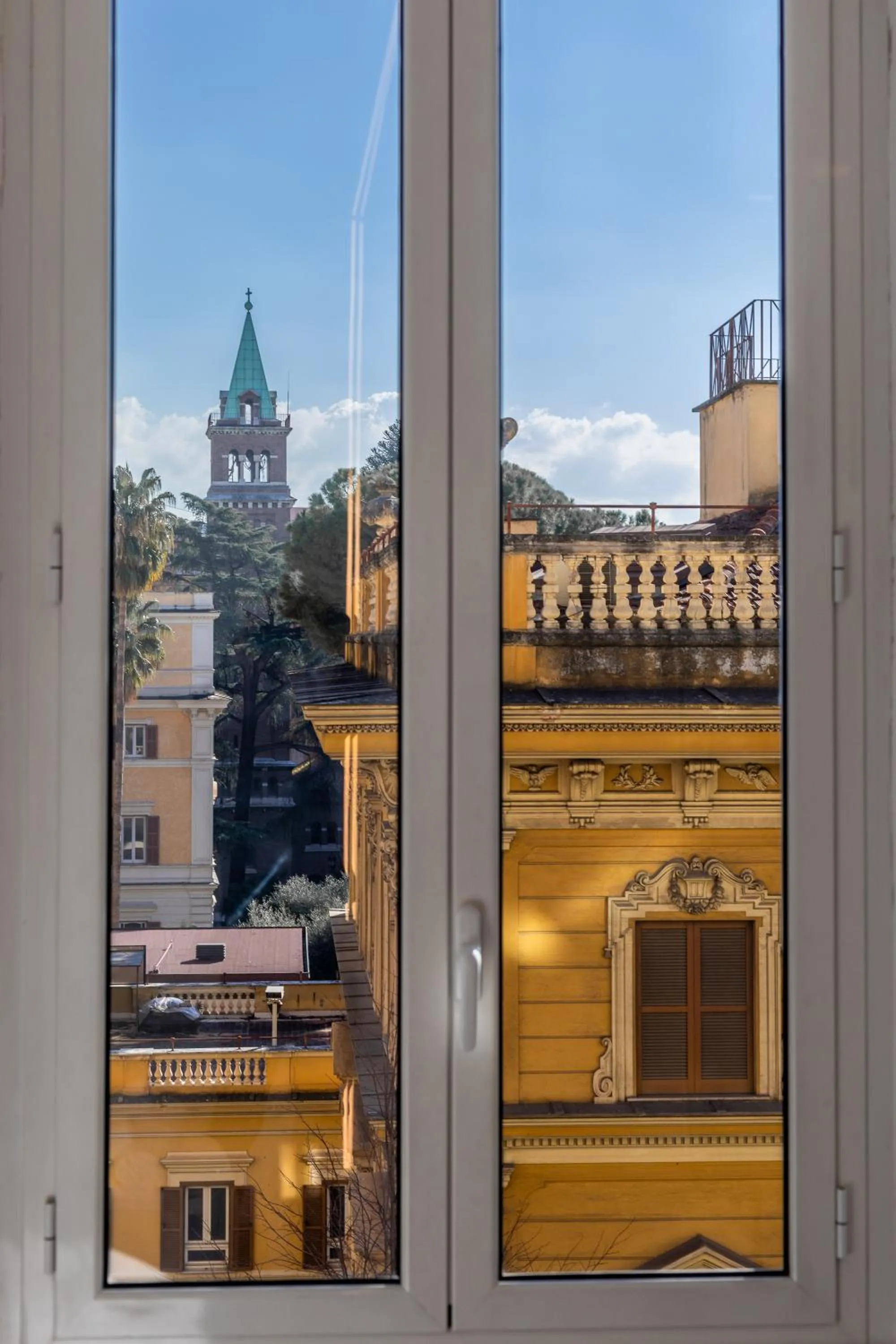 City view in Veneto Suite Roma