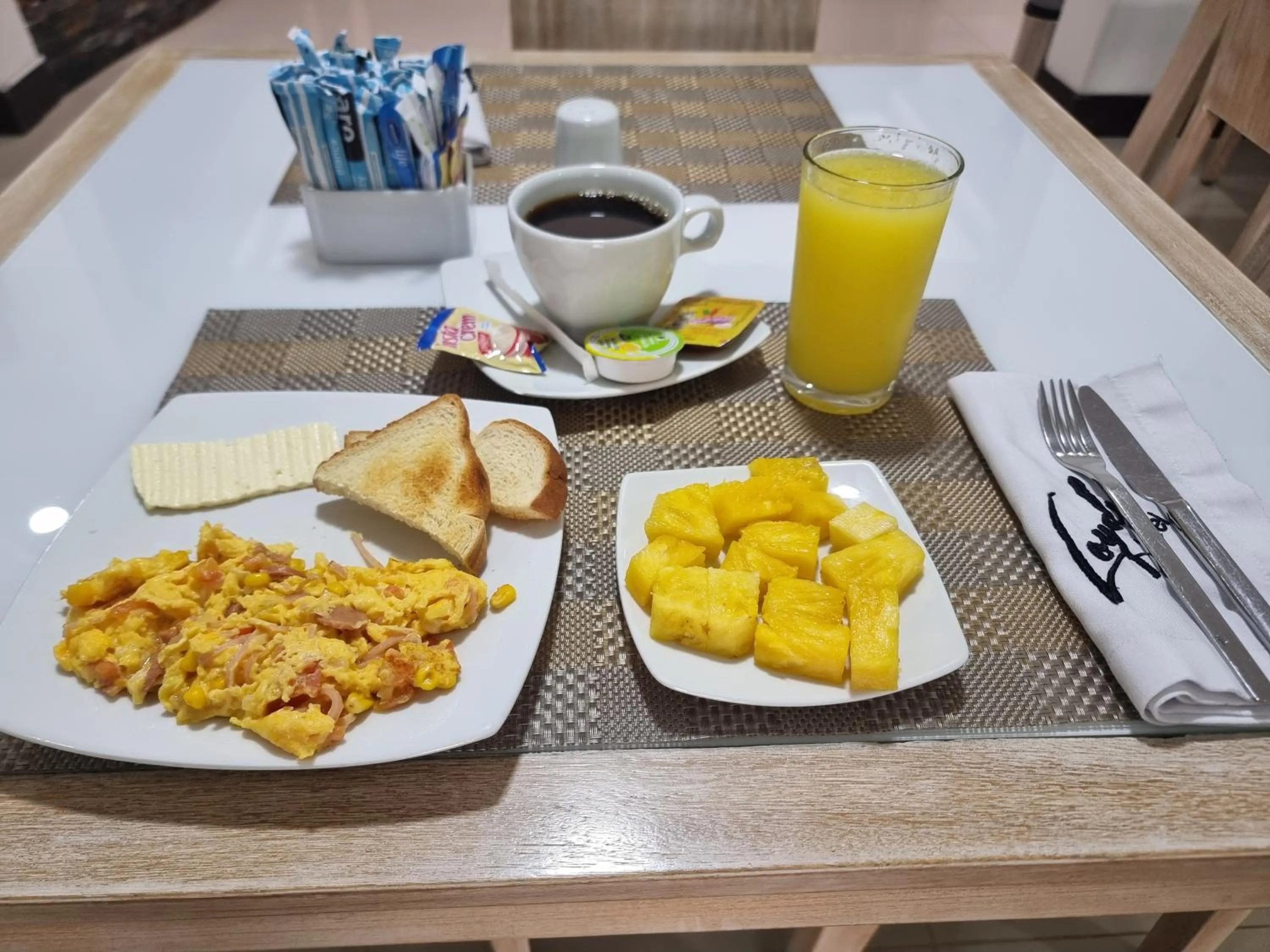 Breakfast in Hotel Loyds