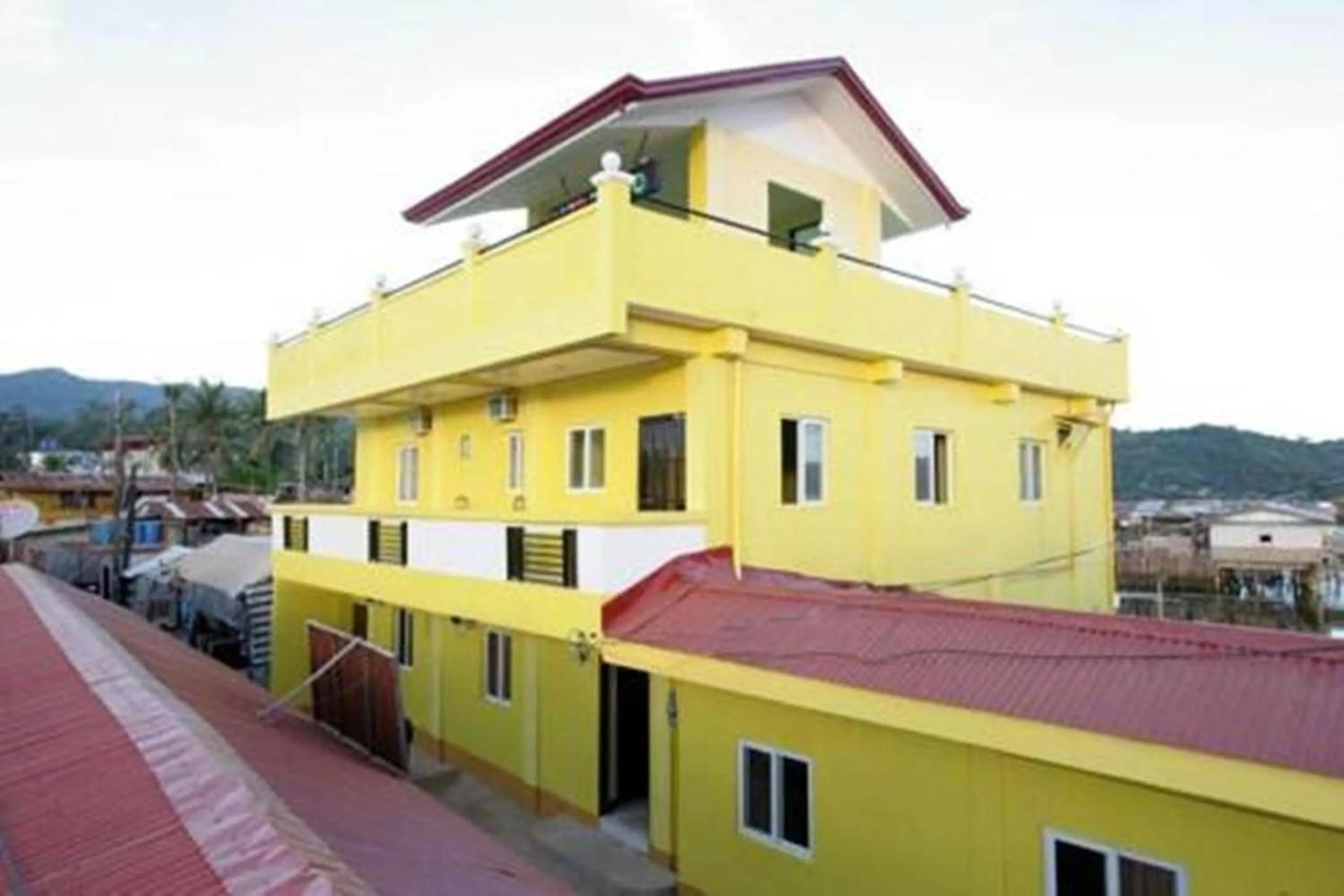 Property building in Luis Bay Travellers Lodge Coron