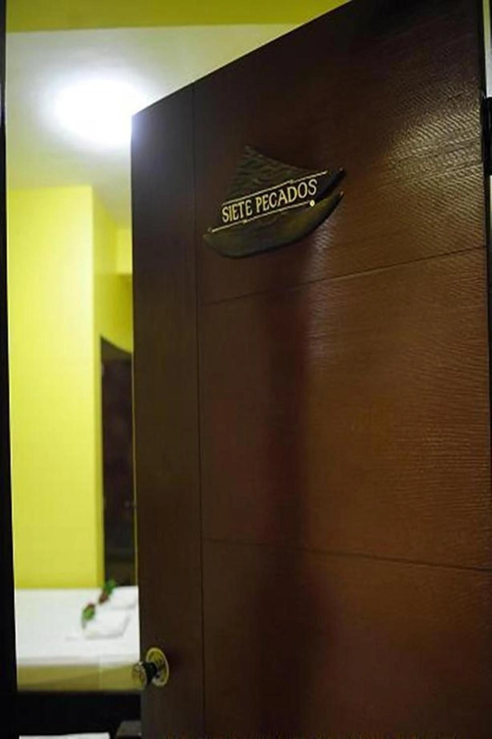 Bedroom in Luis Bay Travellers Lodge Coron