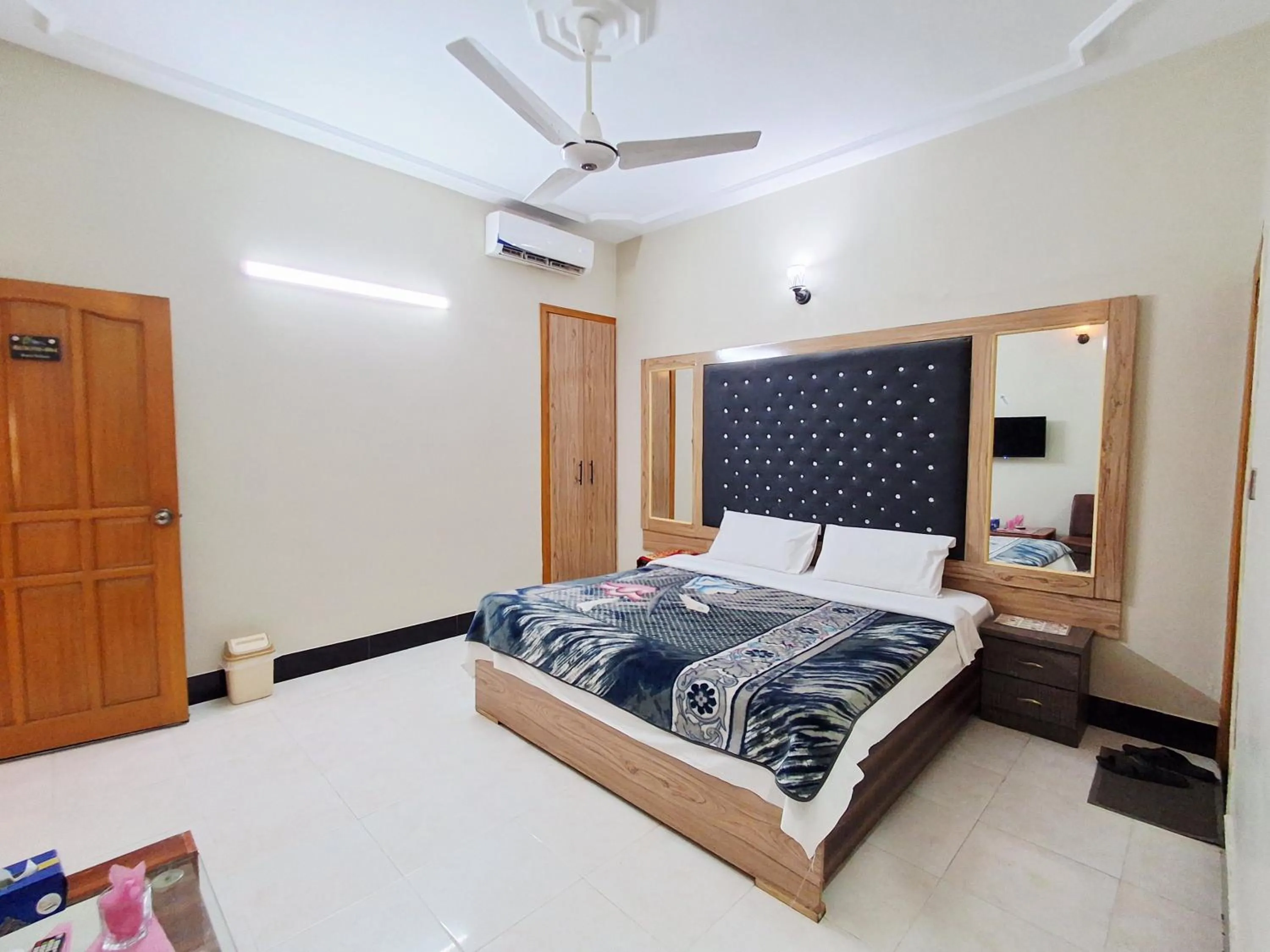 Bed in Rose Palace Guest House