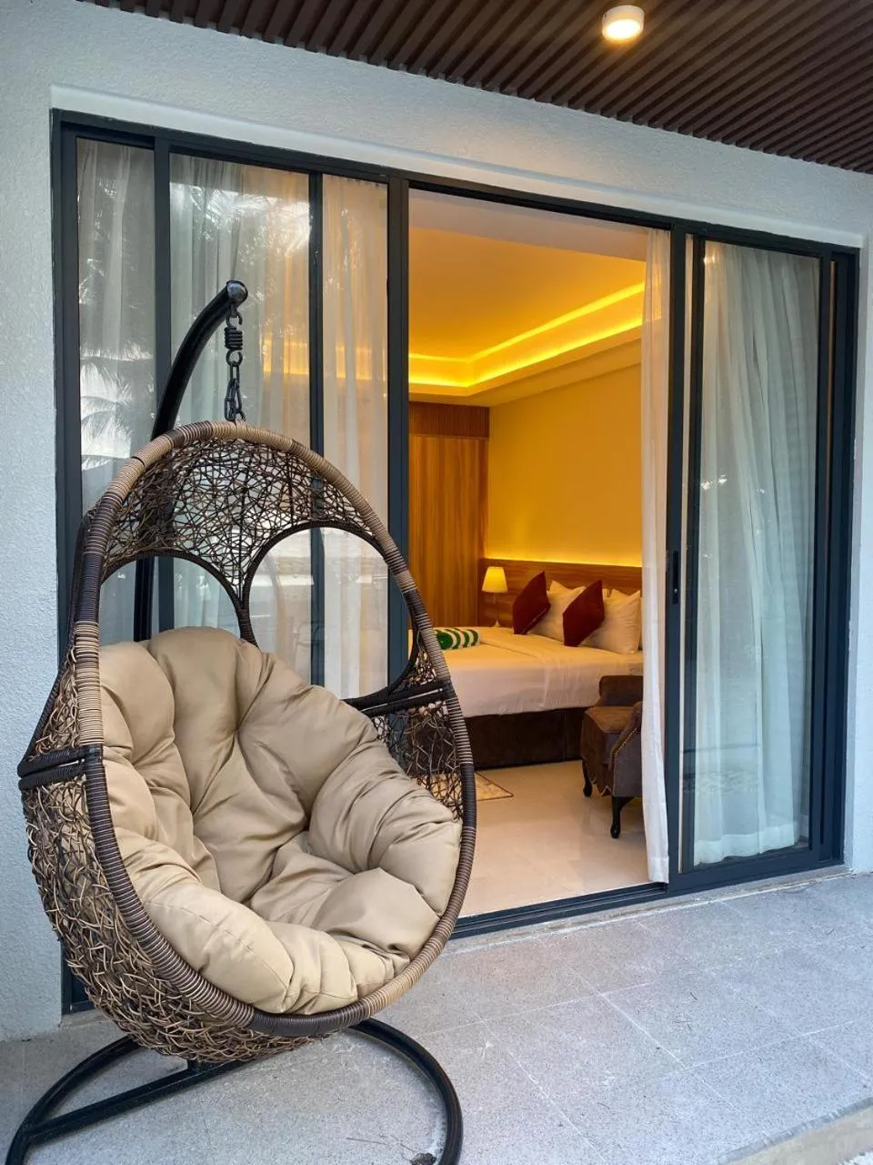 Photo of the whole room, Bed in Chak’z 1964 Beach