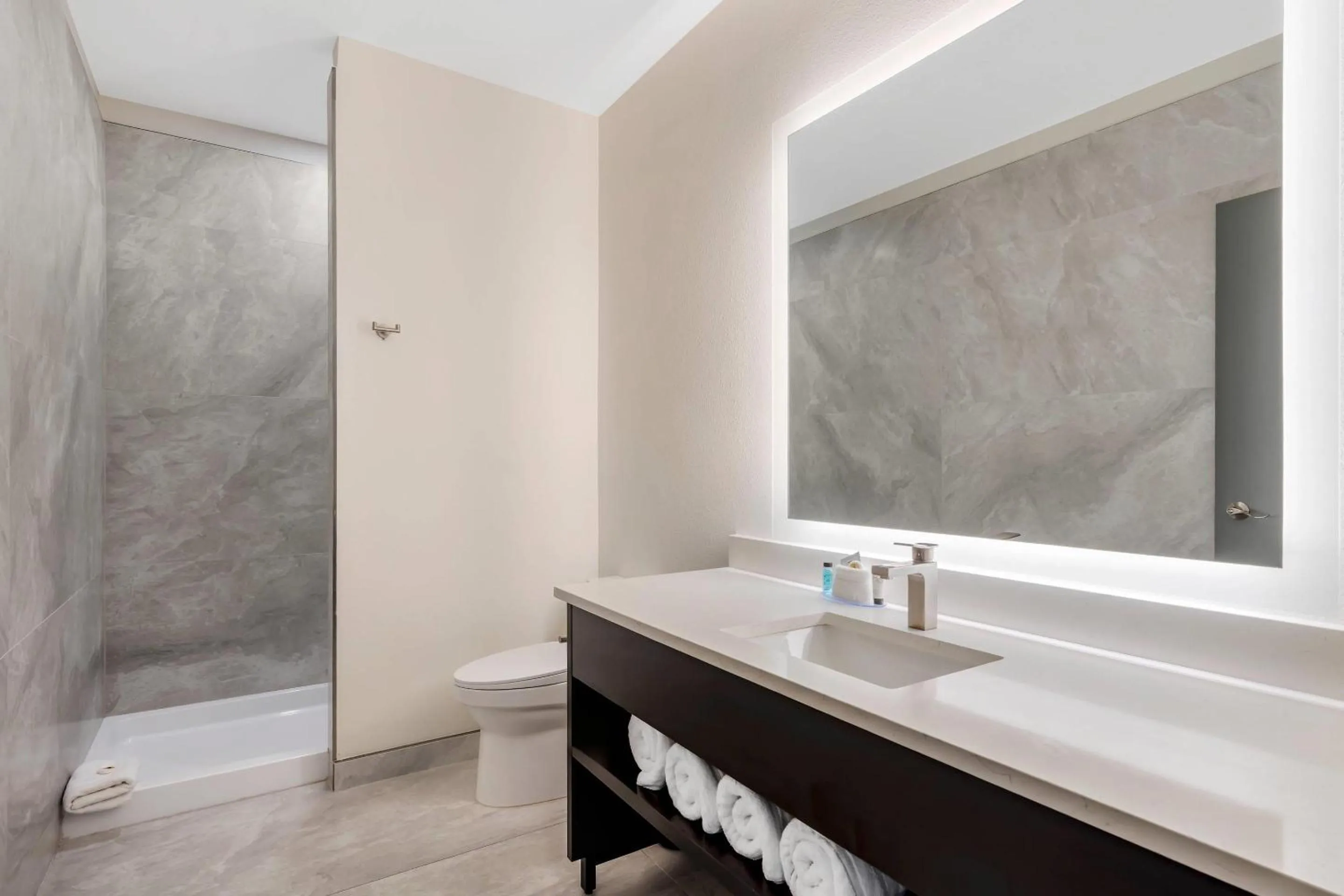 Bedroom in Grant Street Inn, an Ascend Collection Hotel