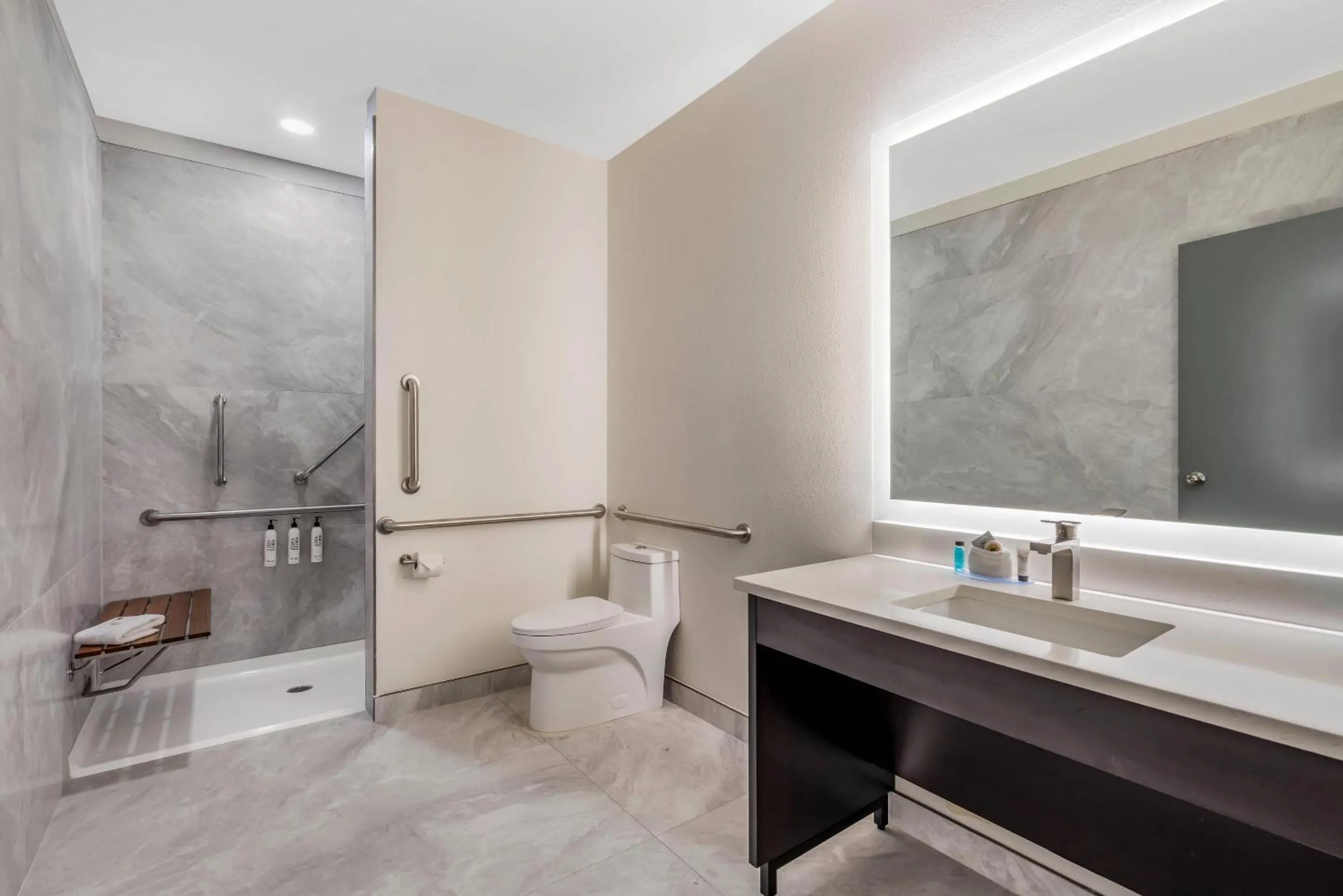 Bedroom in Grant Street Inn, an Ascend Collection Hotel