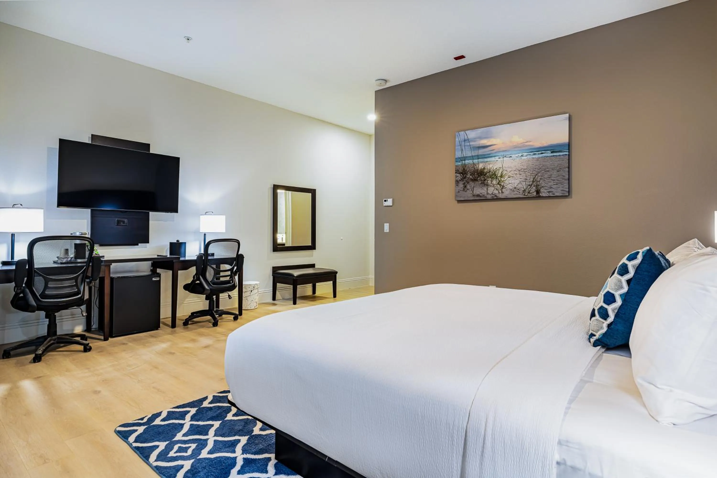 Bed in Grant Street Inn, an Ascend Collection Hotel