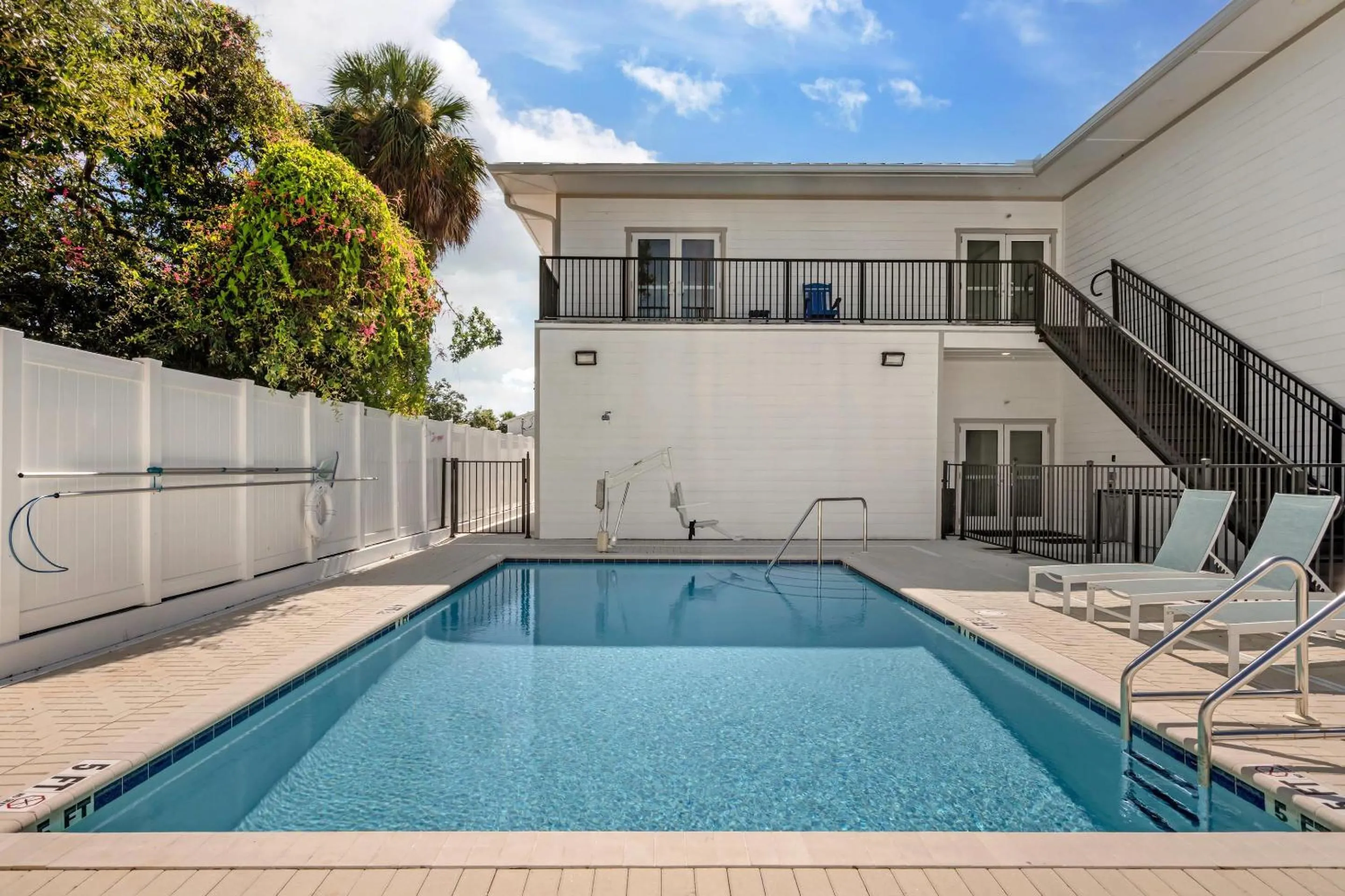 Swimming pool in Grant Street Inn, an Ascend Collection Hotel