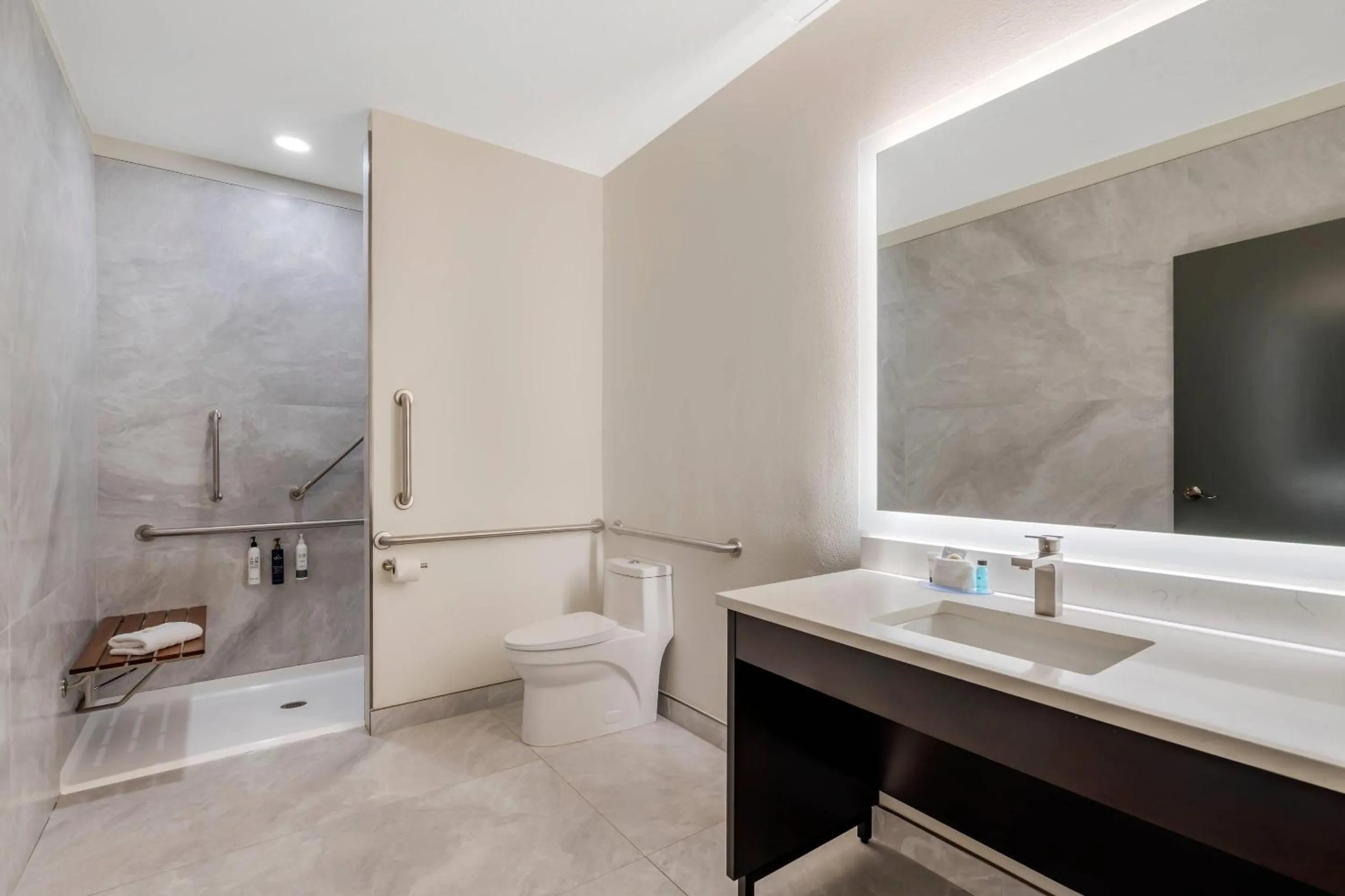 Bedroom in Grant Street Inn, an Ascend Collection Hotel