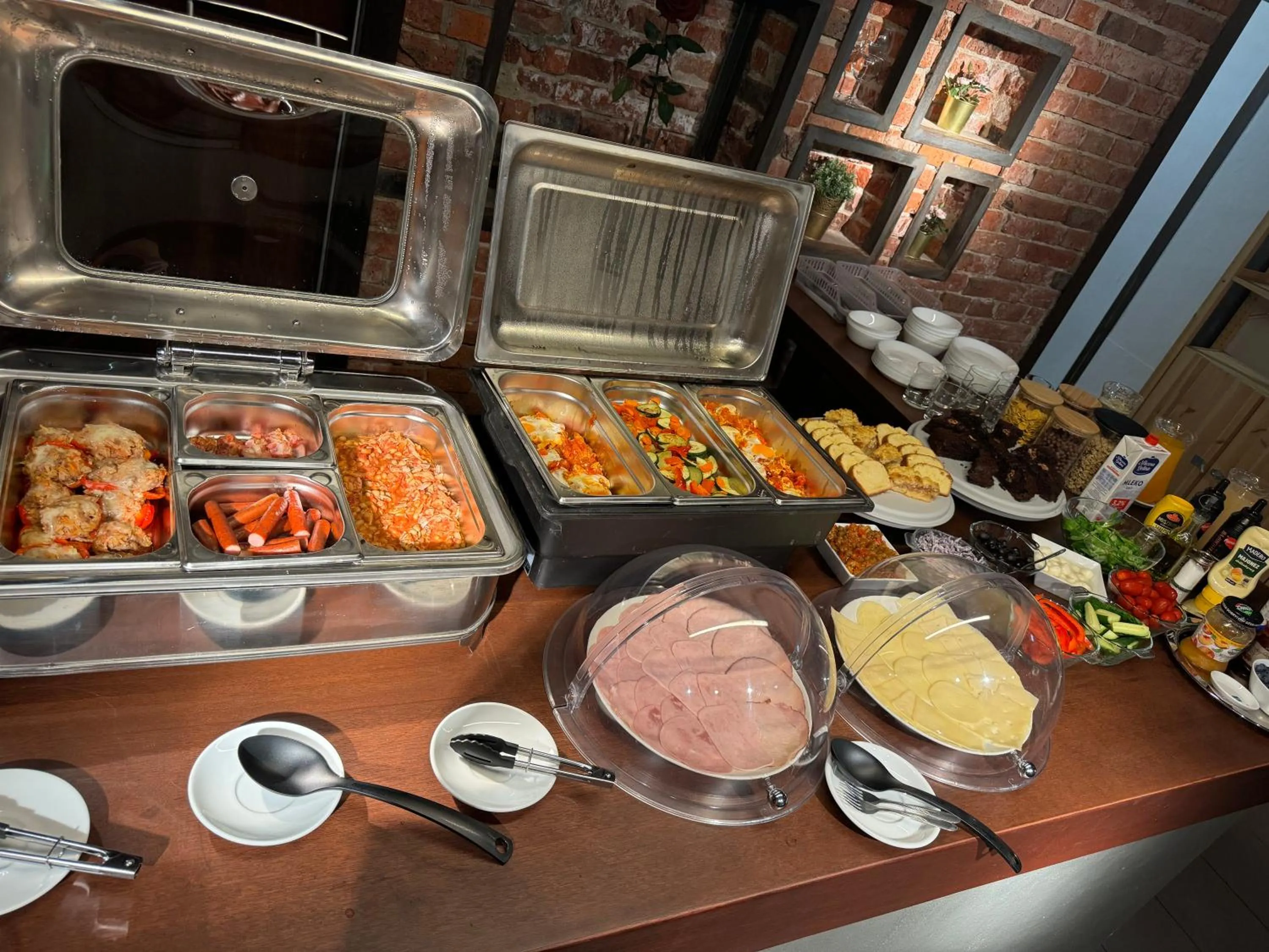 Food in IRIS Aparthotel